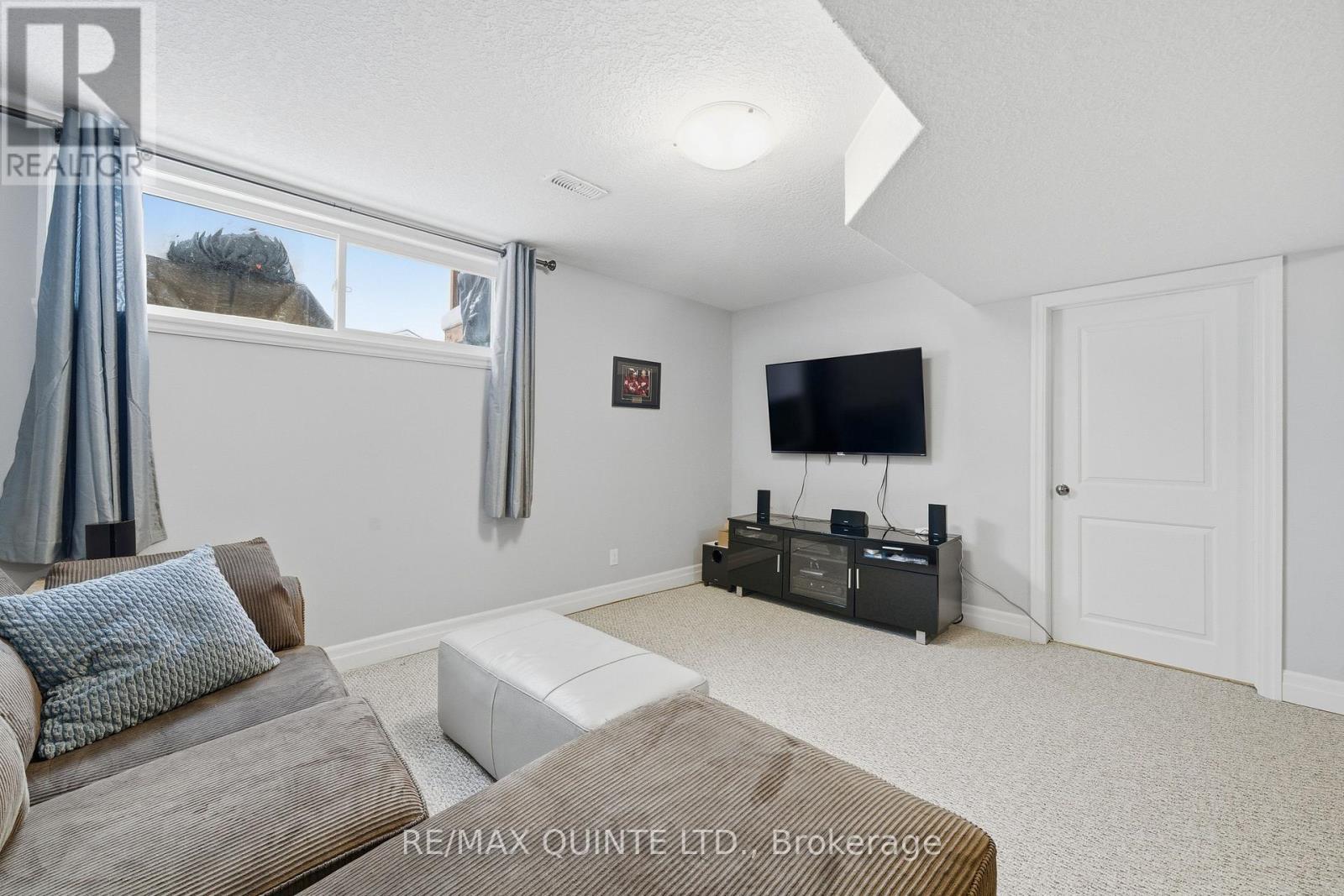 54 CORTLAND CRESCENT — photo 27