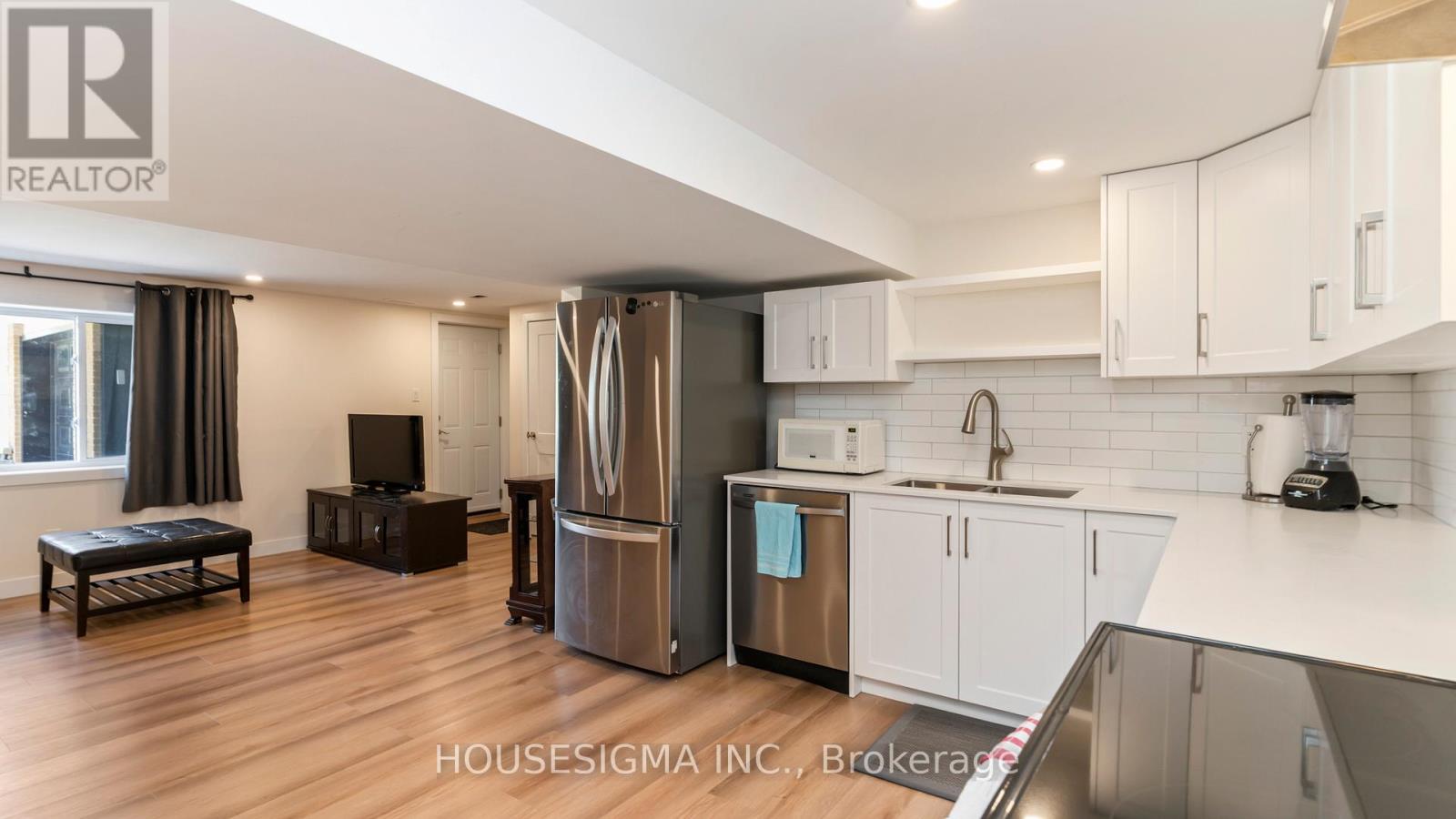 286 BURLINGTON CRESCENT - 10