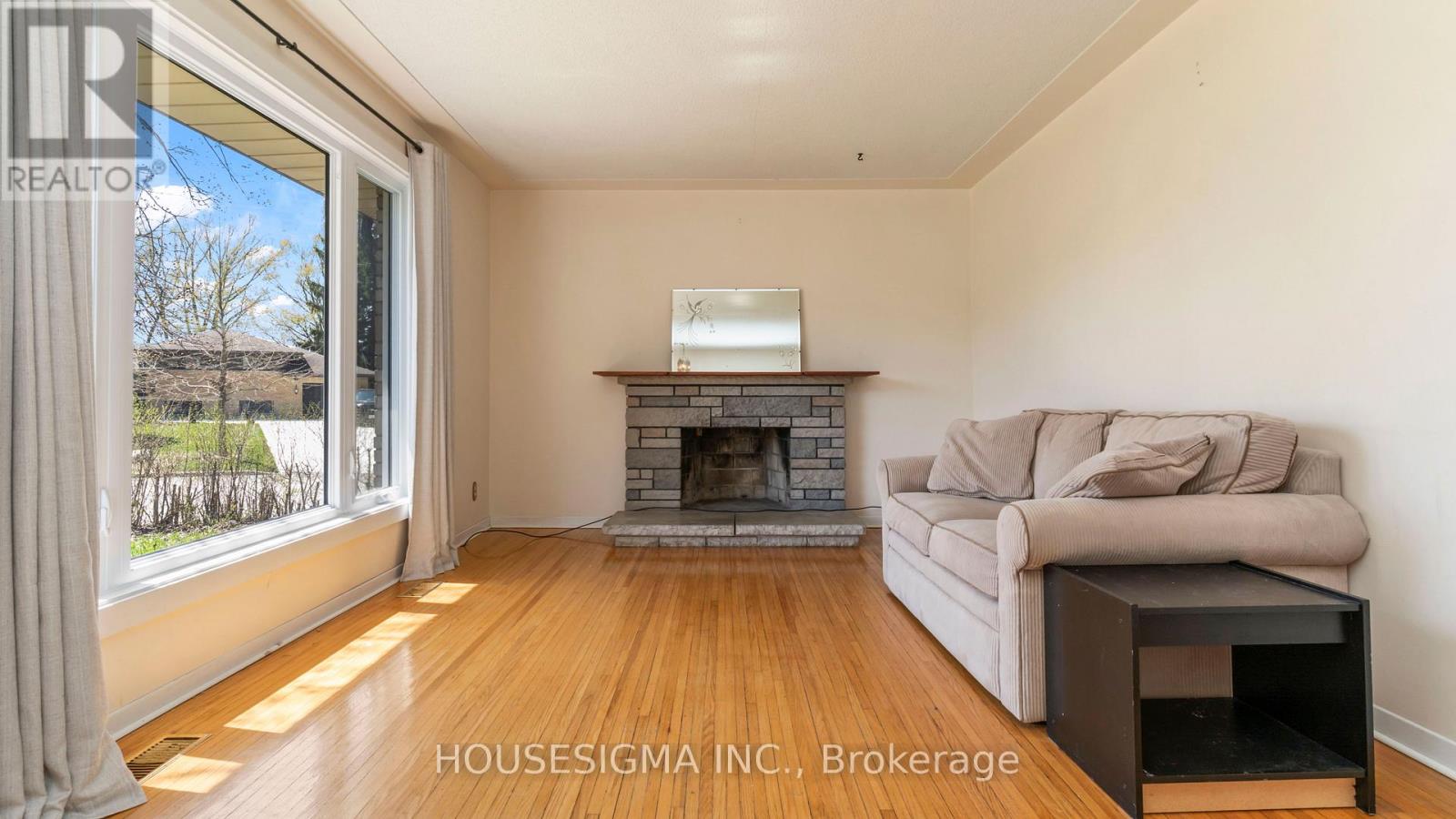 286 BURLINGTON CRESCENT - 21