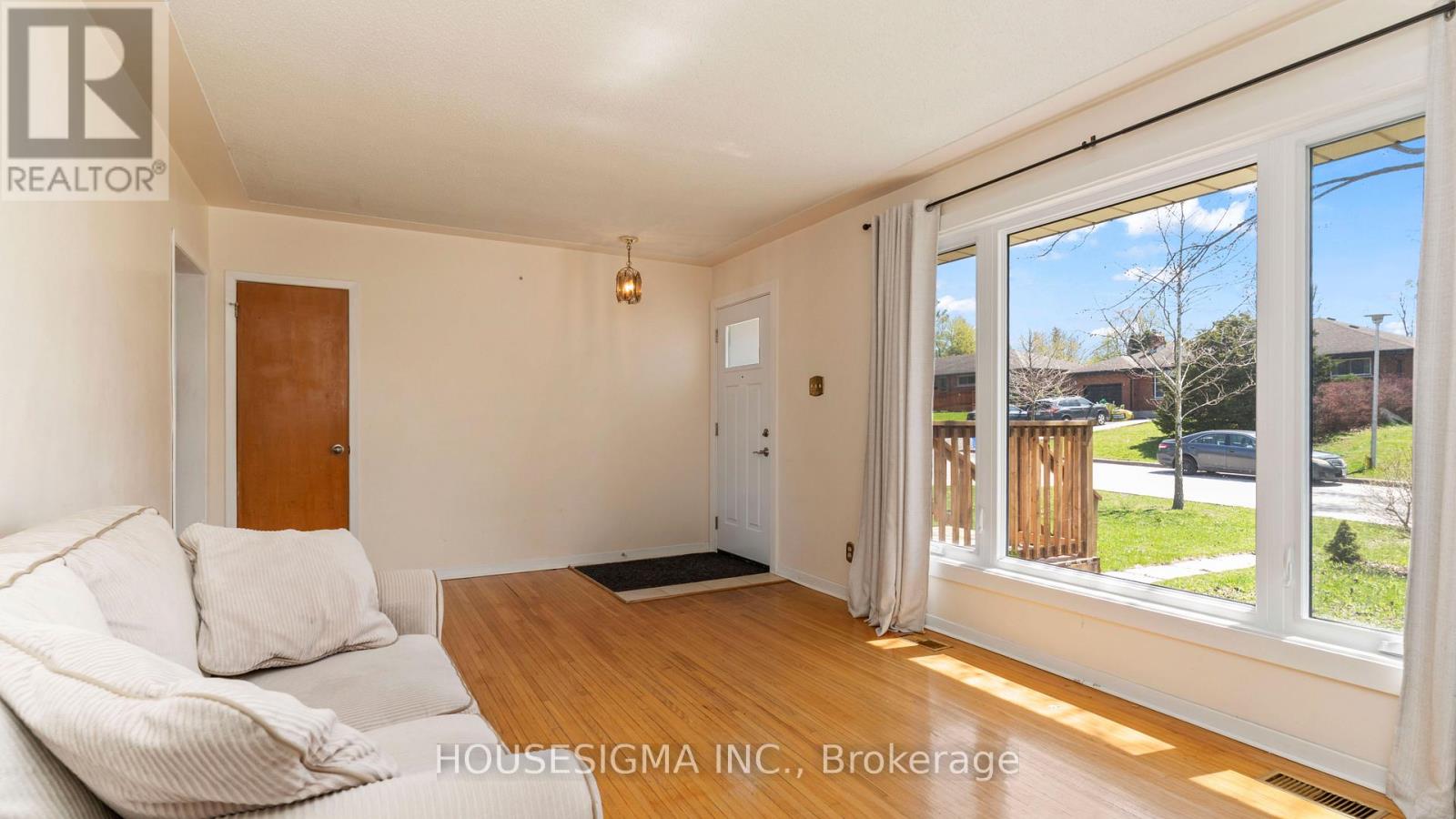 286 BURLINGTON CRESCENT - 22