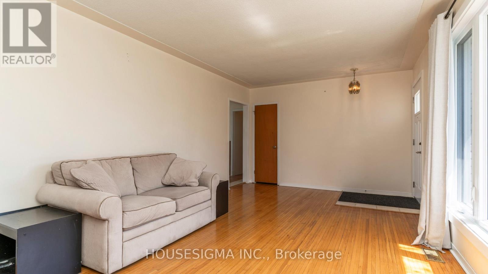 286 BURLINGTON CRESCENT - 23