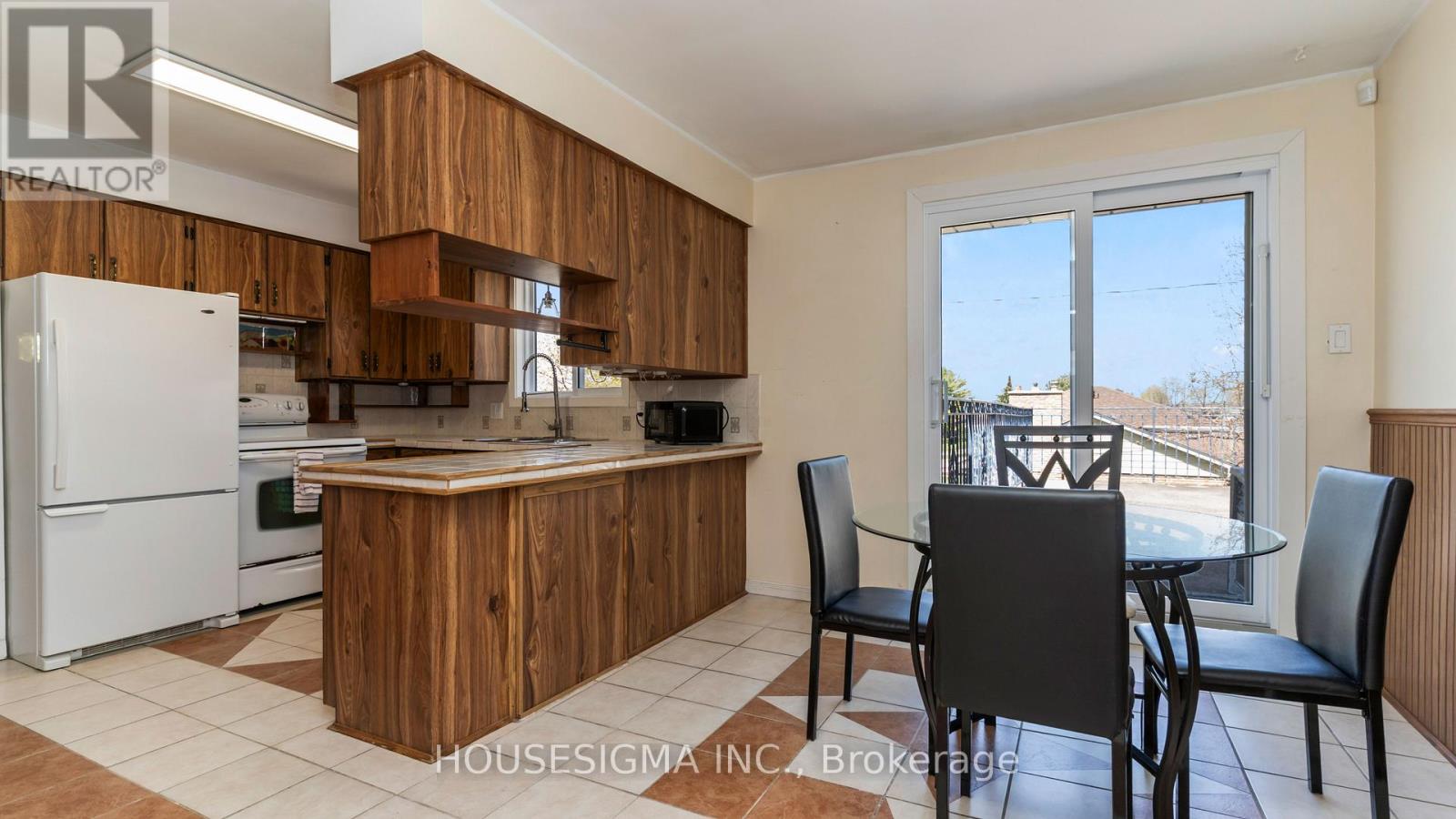 286 BURLINGTON CRESCENT - 24