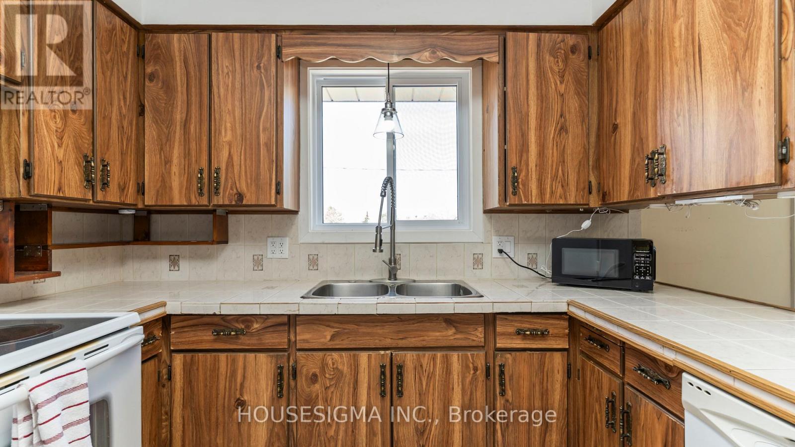 286 BURLINGTON CRESCENT - 25