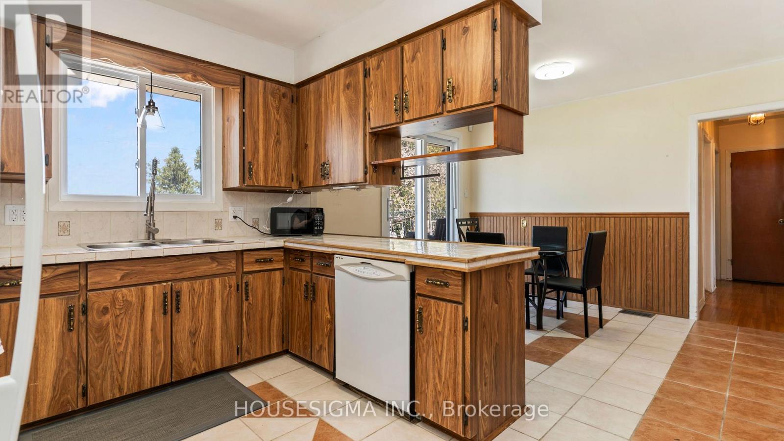 286 BURLINGTON CRESCENT - 27