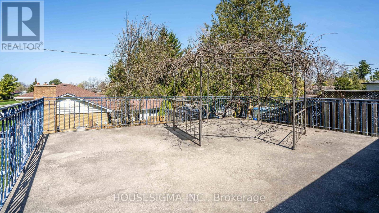 286 BURLINGTON CRESCENT - 29
