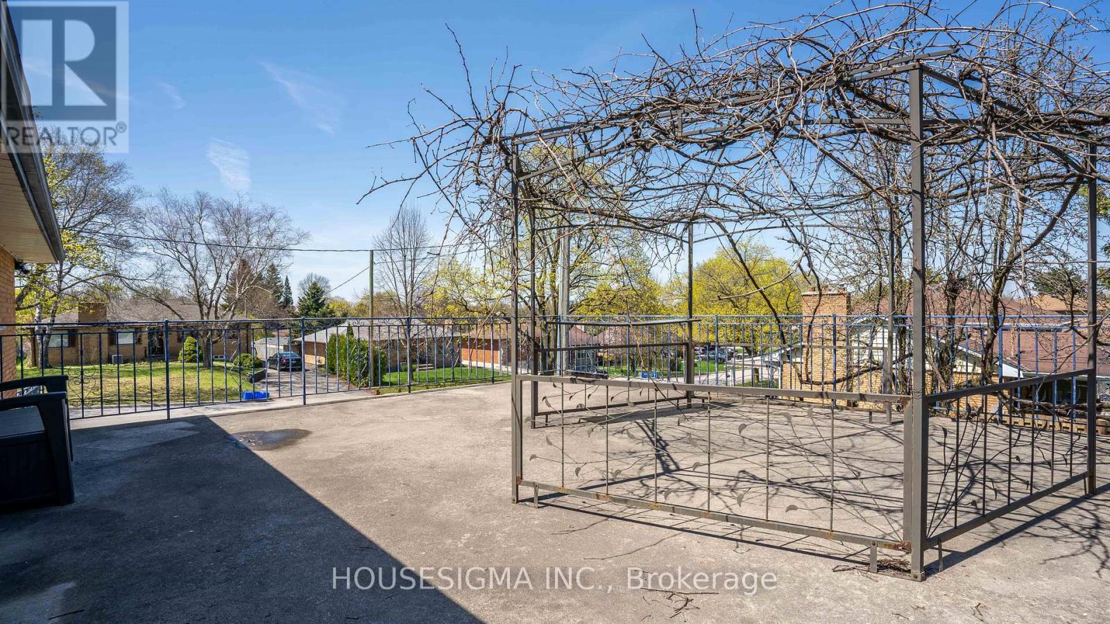 286 BURLINGTON CRESCENT - 30