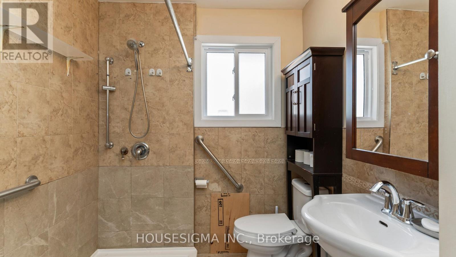 286 BURLINGTON CRESCENT - 32