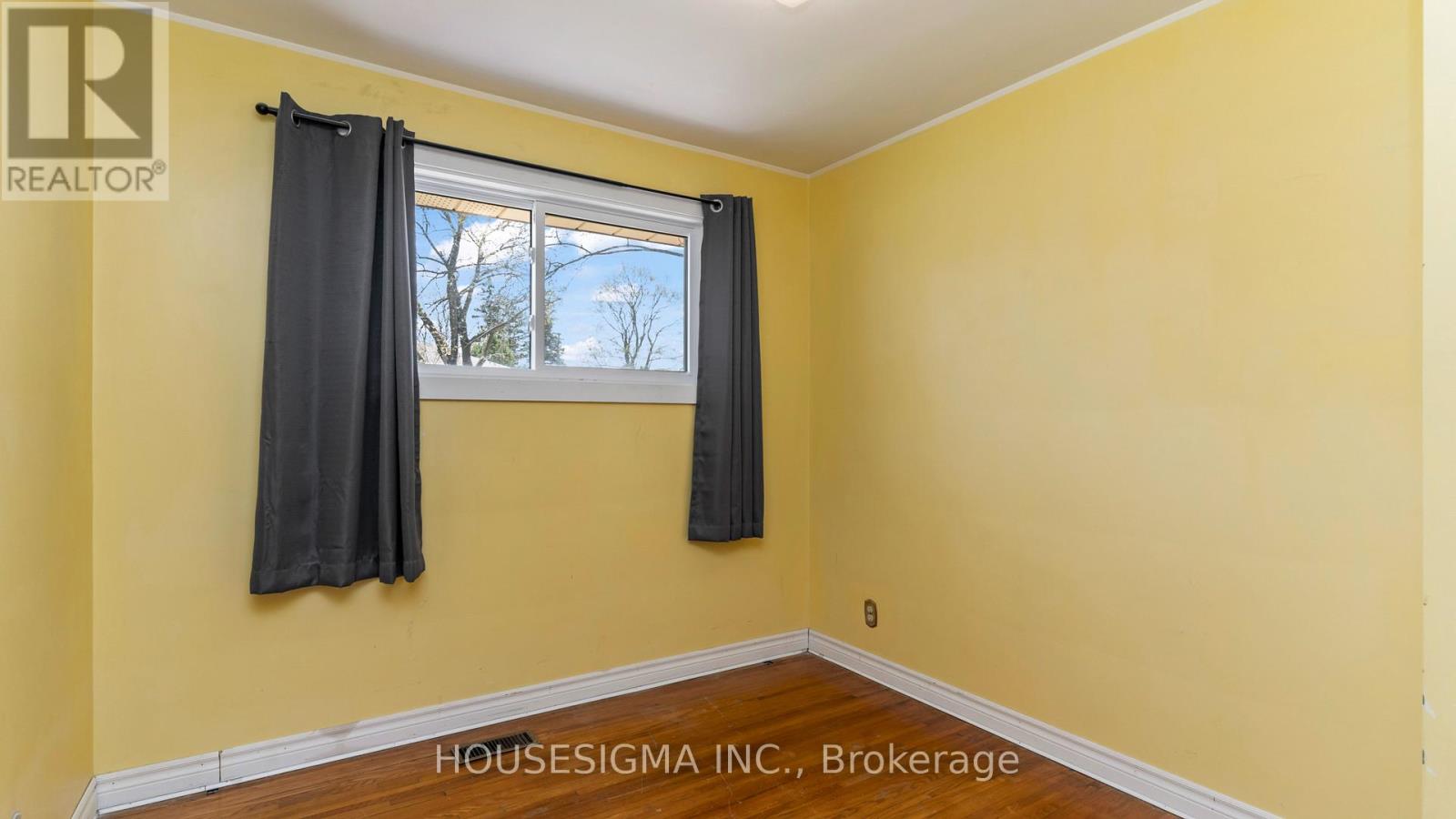 286 BURLINGTON CRESCENT - 33