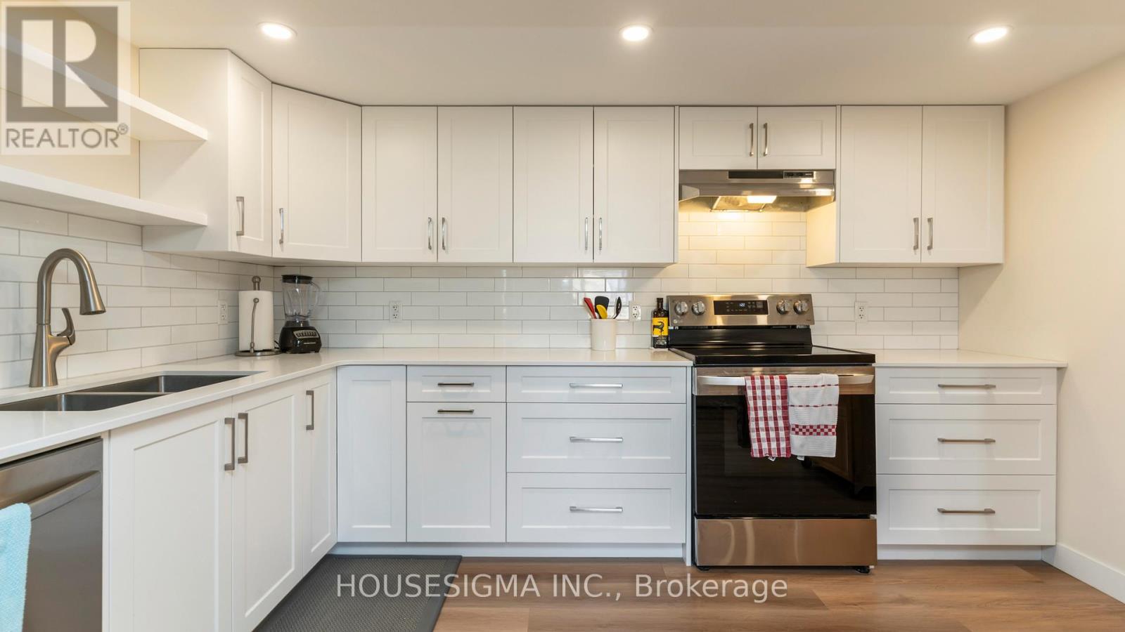 286 BURLINGTON CRESCENT - 9