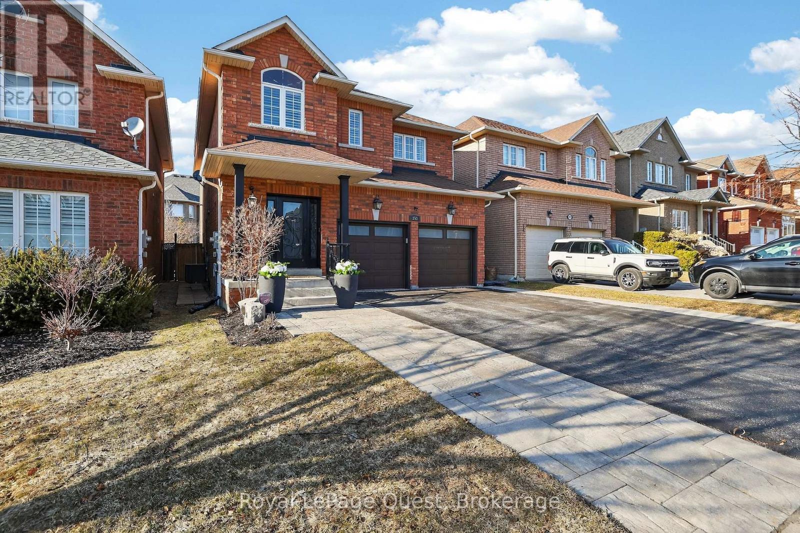 153 WOODBURY CRESCENT — photo 2