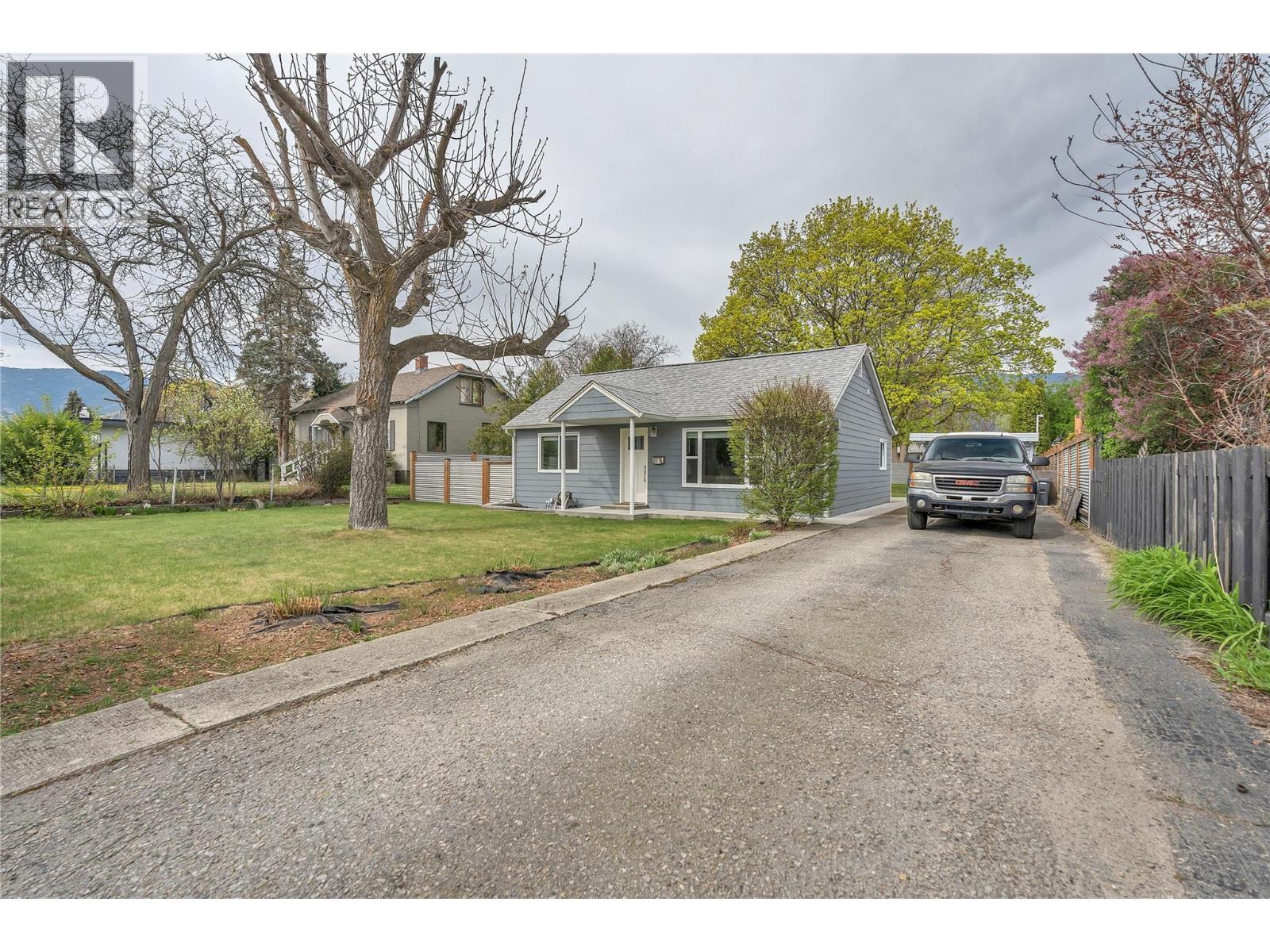  985 Moosejaw Street, Penticton