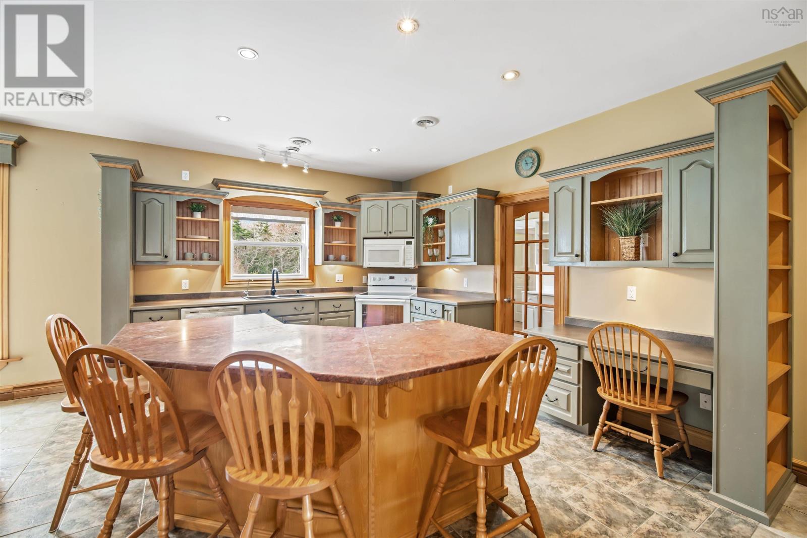 Property 11 of 49 of 103 Sussex Drive