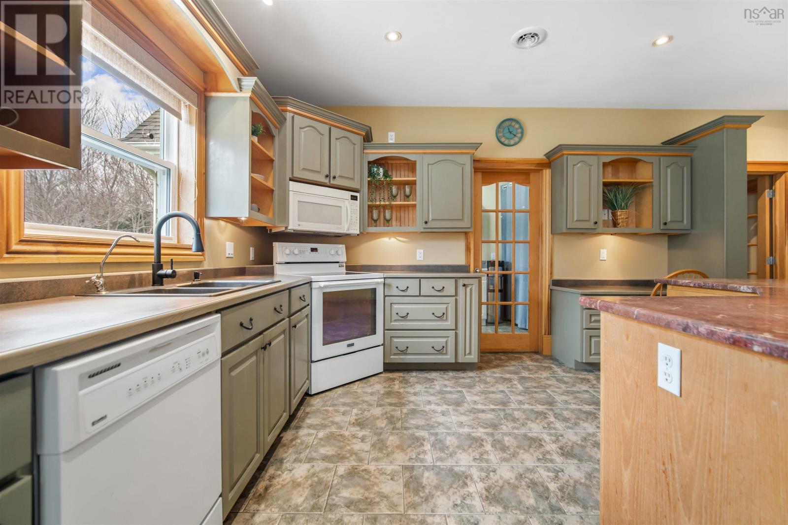 Property 12 of 49 of 103 Sussex Drive