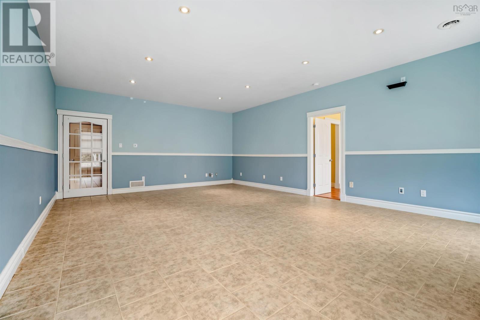 Property 19 of 49 of 103 Sussex Drive