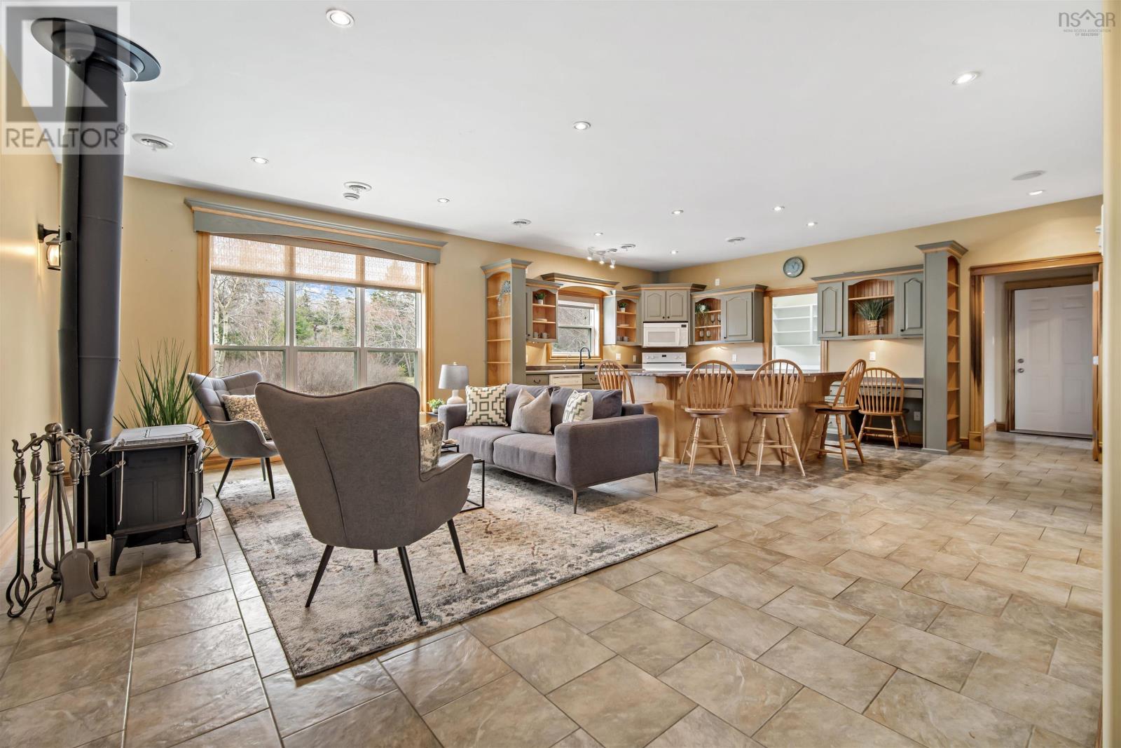 Property 7 of 49 of 103 Sussex Drive