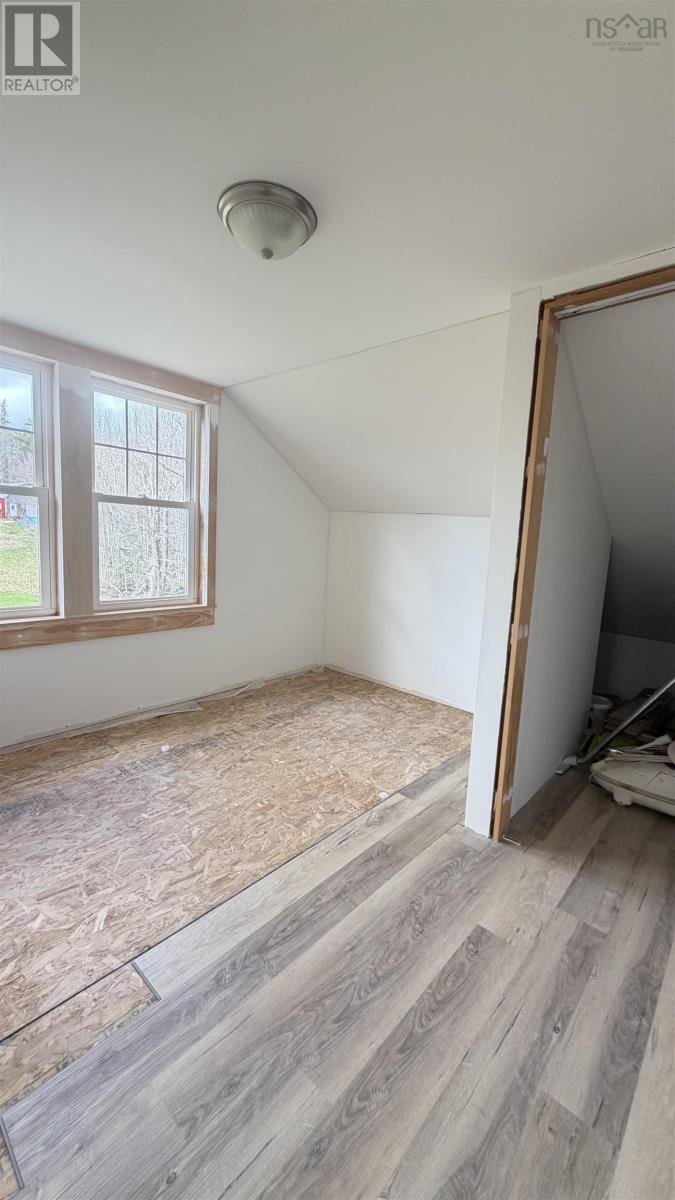 Property 15 of 21 of 1012  8 Highway