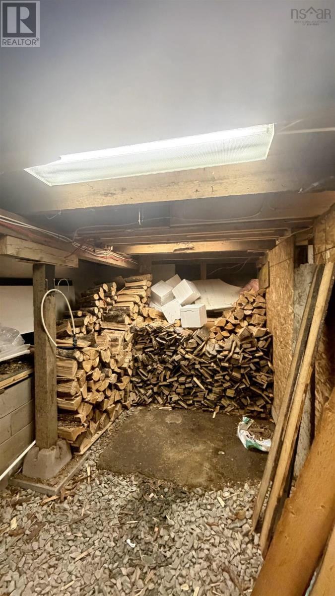 Property 16 of 21 of 1012  8 Highway