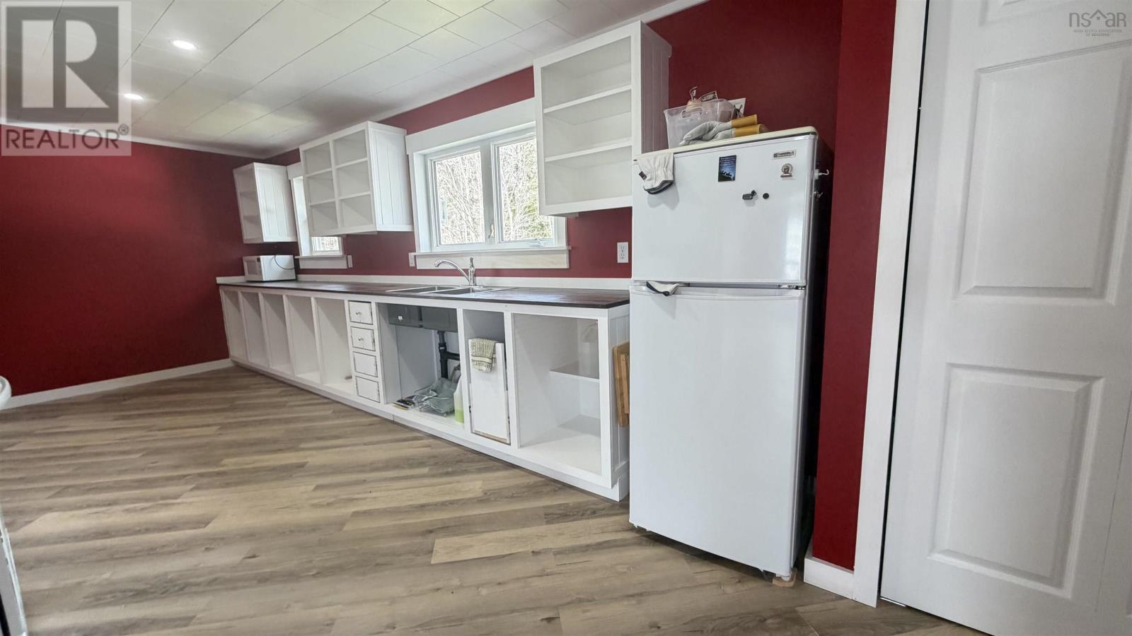 Property 7 of 21 of 1012  8 Highway