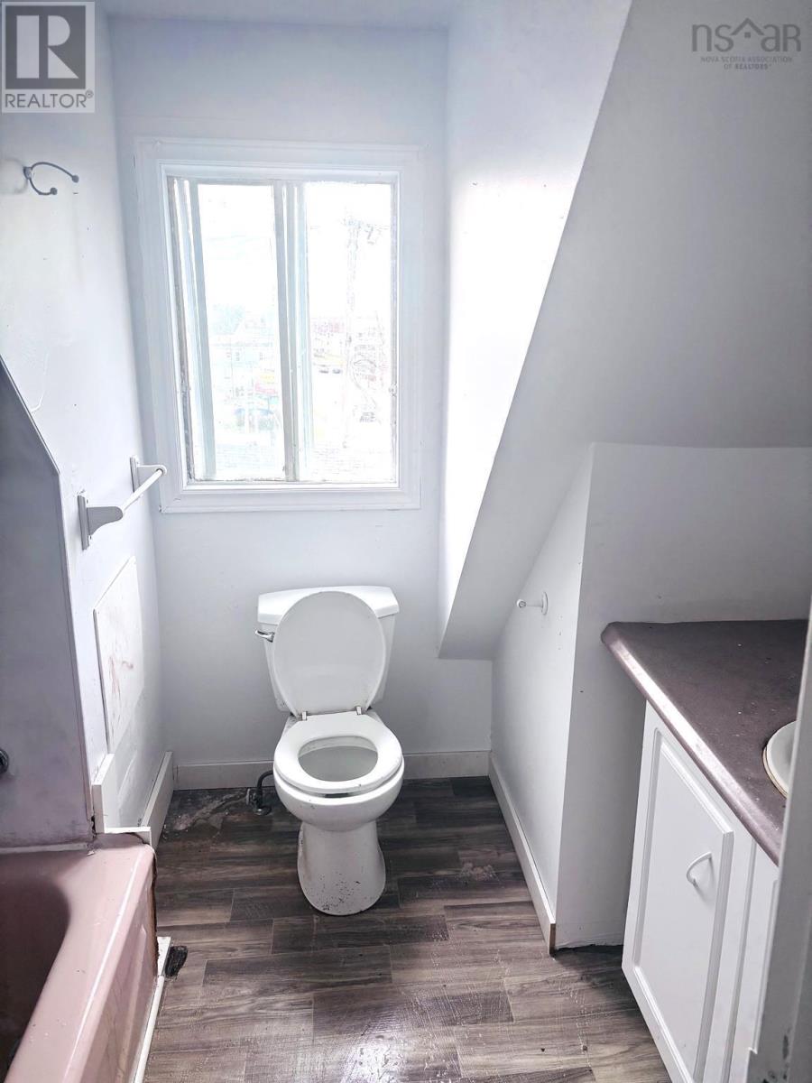 Property 9 of 12 of 859 Victoria Road