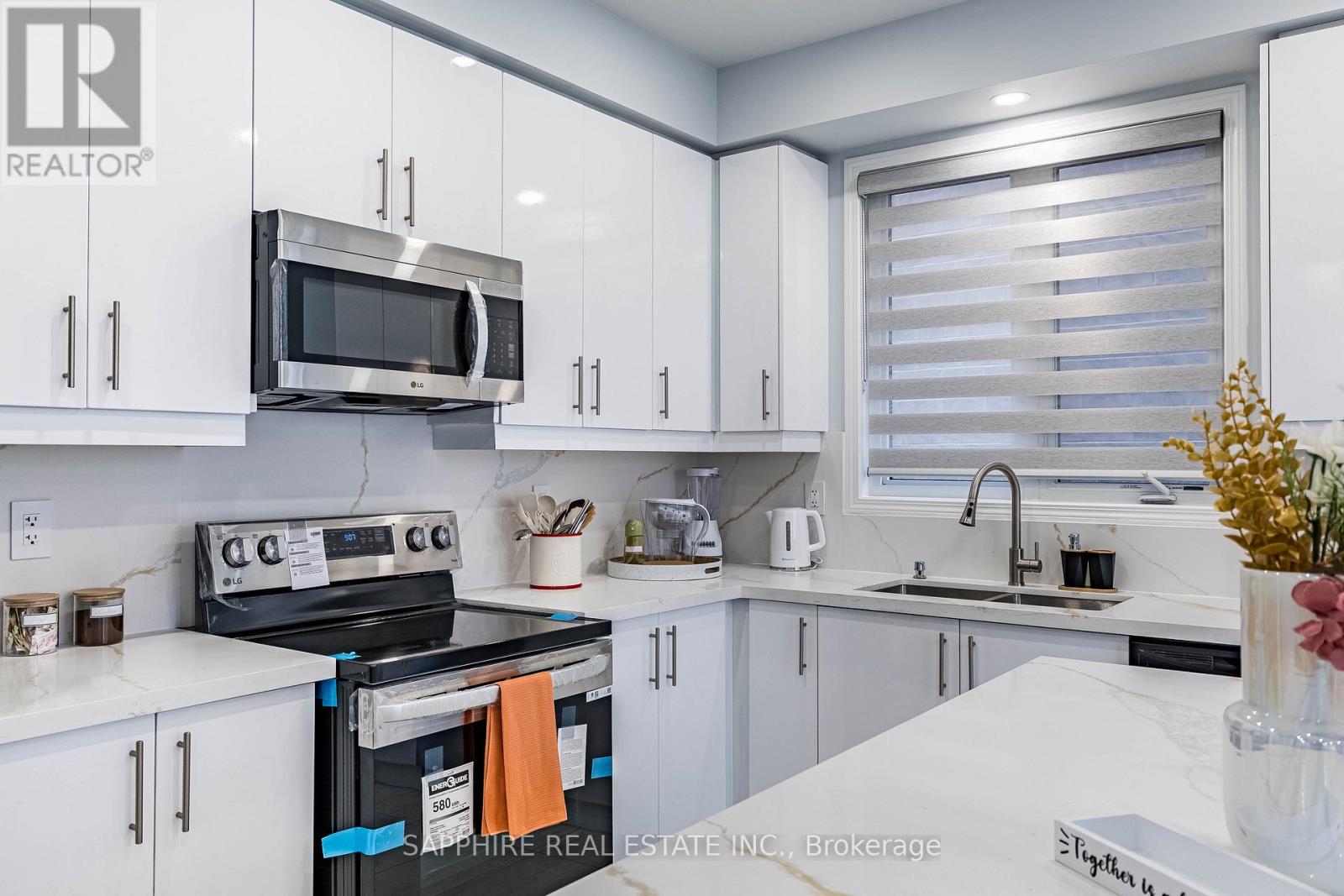 325 TRUDEAU DRIVE E - 13