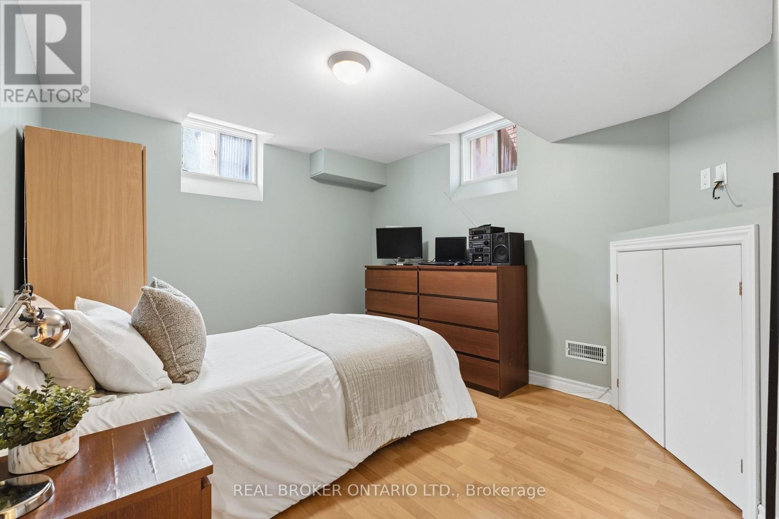 4648 KEARSE STREET — photo 26