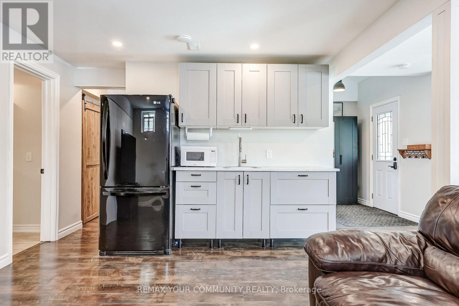 59 THOMAS SHEPPERD DRIVE - 12