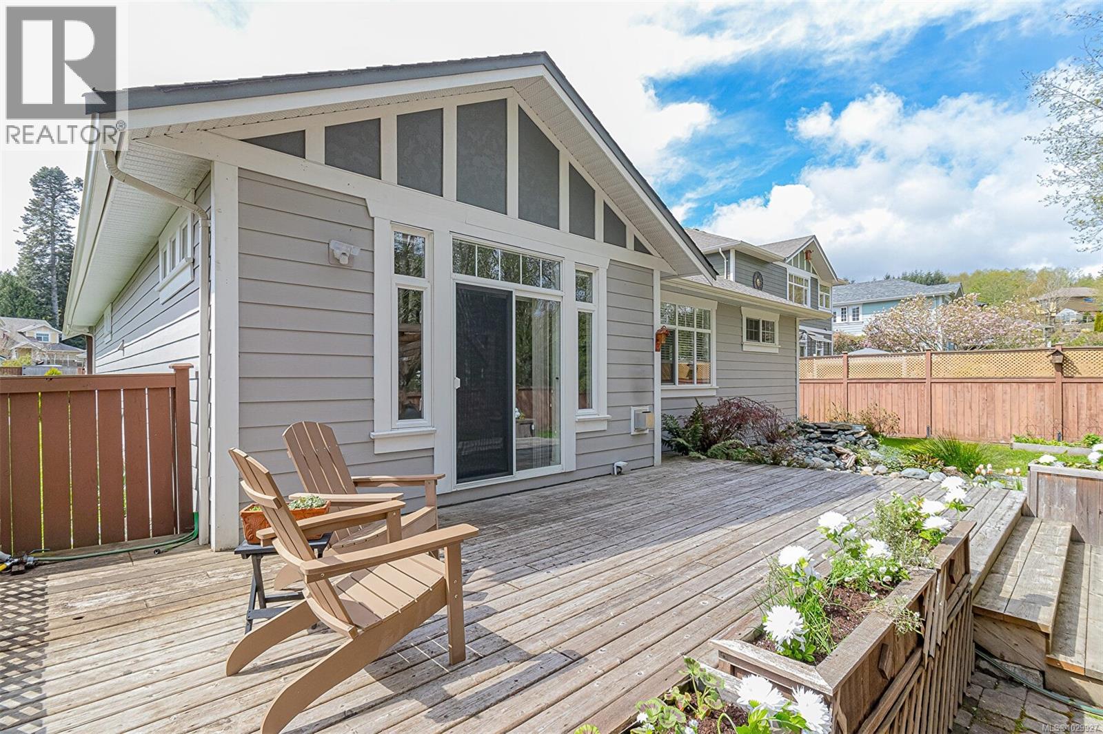2393 Poplar Dr — photo 32