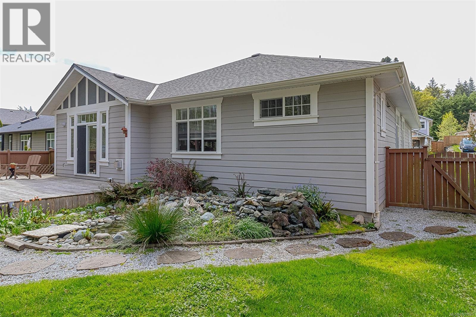 2393 Poplar Dr - photo 2