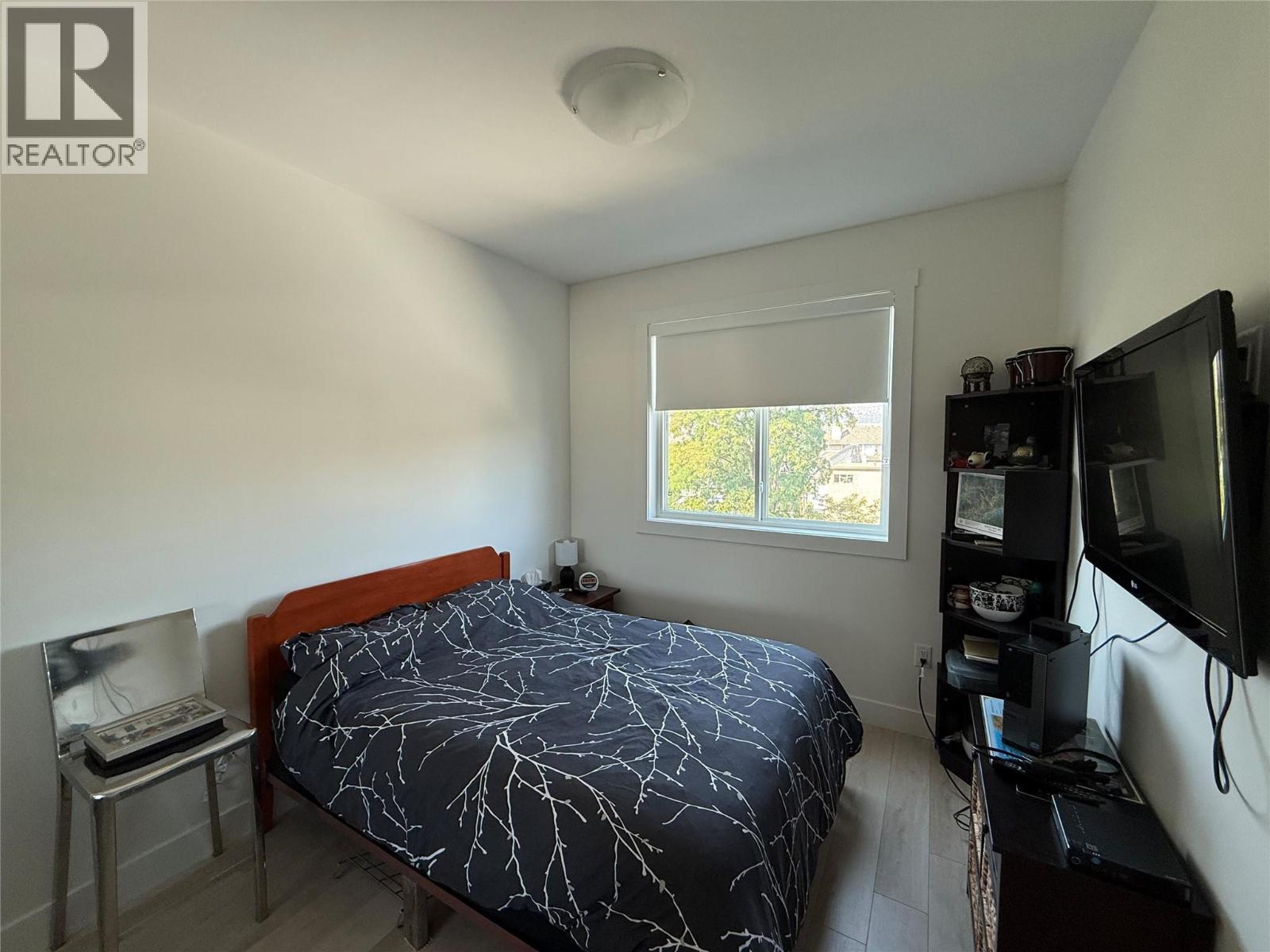 #104 210 Scott Avenue - 11