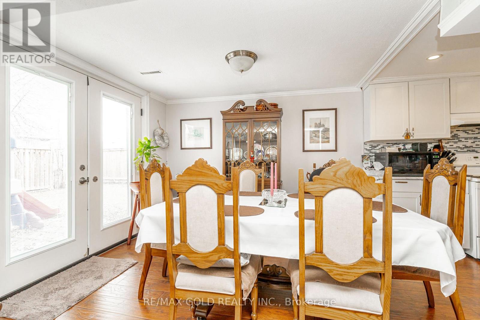 23 DUNSTER CRESCENT - 32