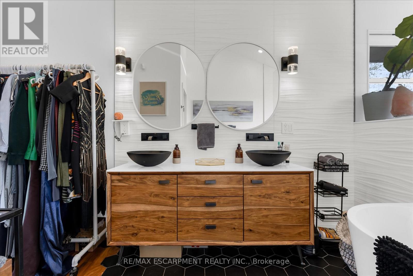 1267 THIRD ST LOUTH - 18