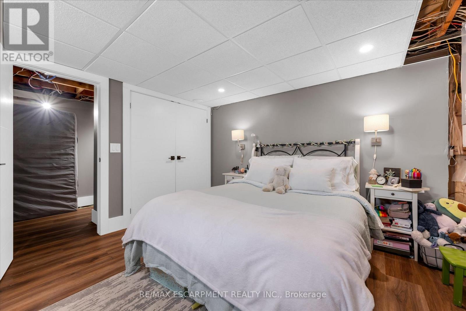 1267 THIRD ST LOUTH — photo 31
