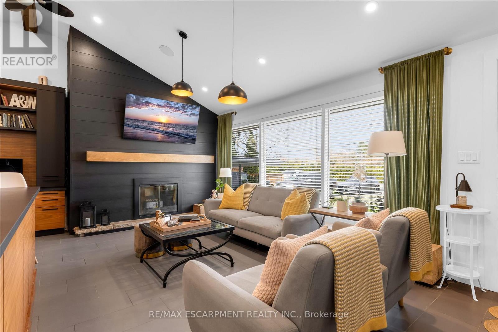 1267 THIRD ST LOUTH - 6