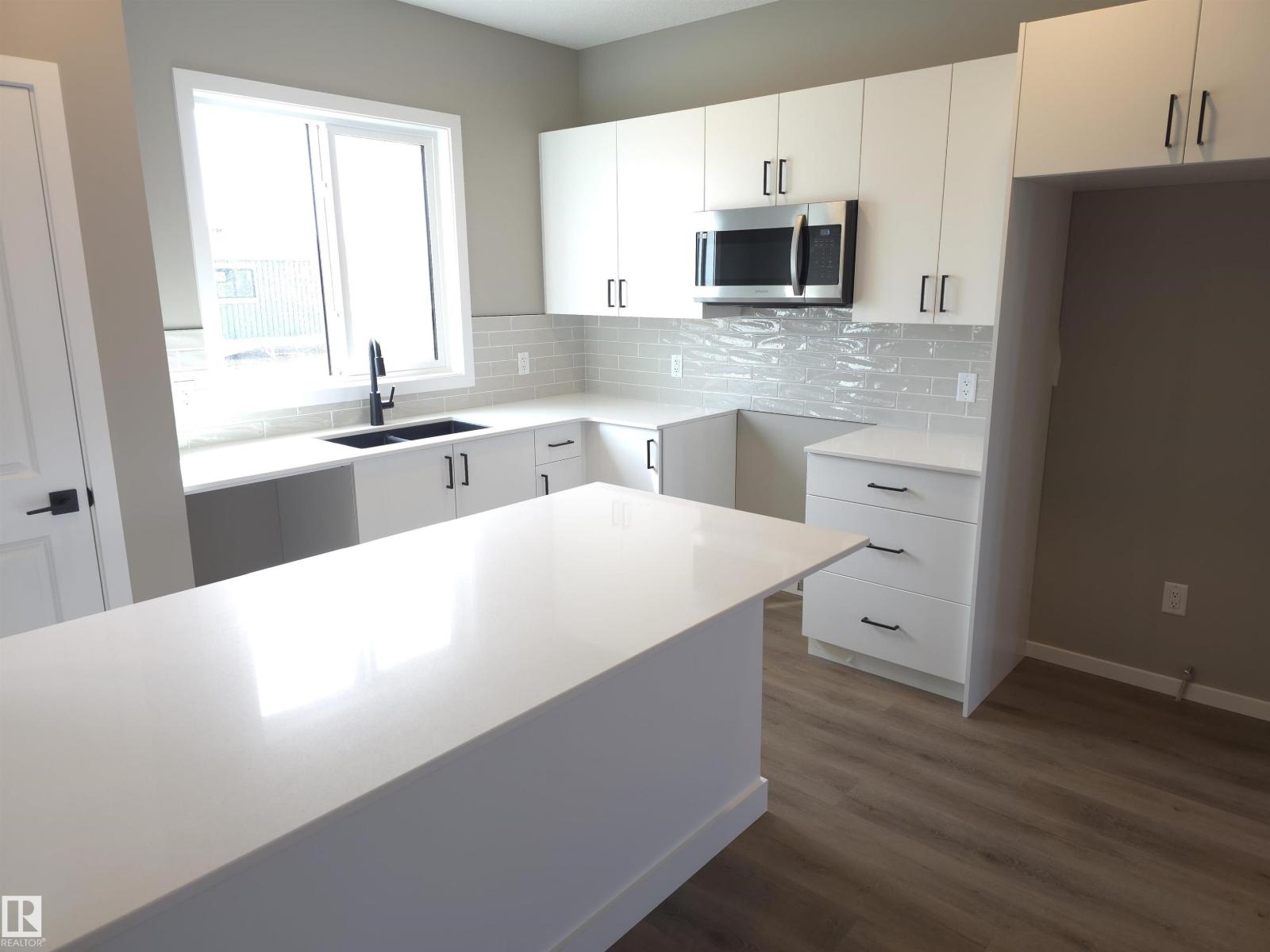 1098 MCLEOD AV, Spruce Grove