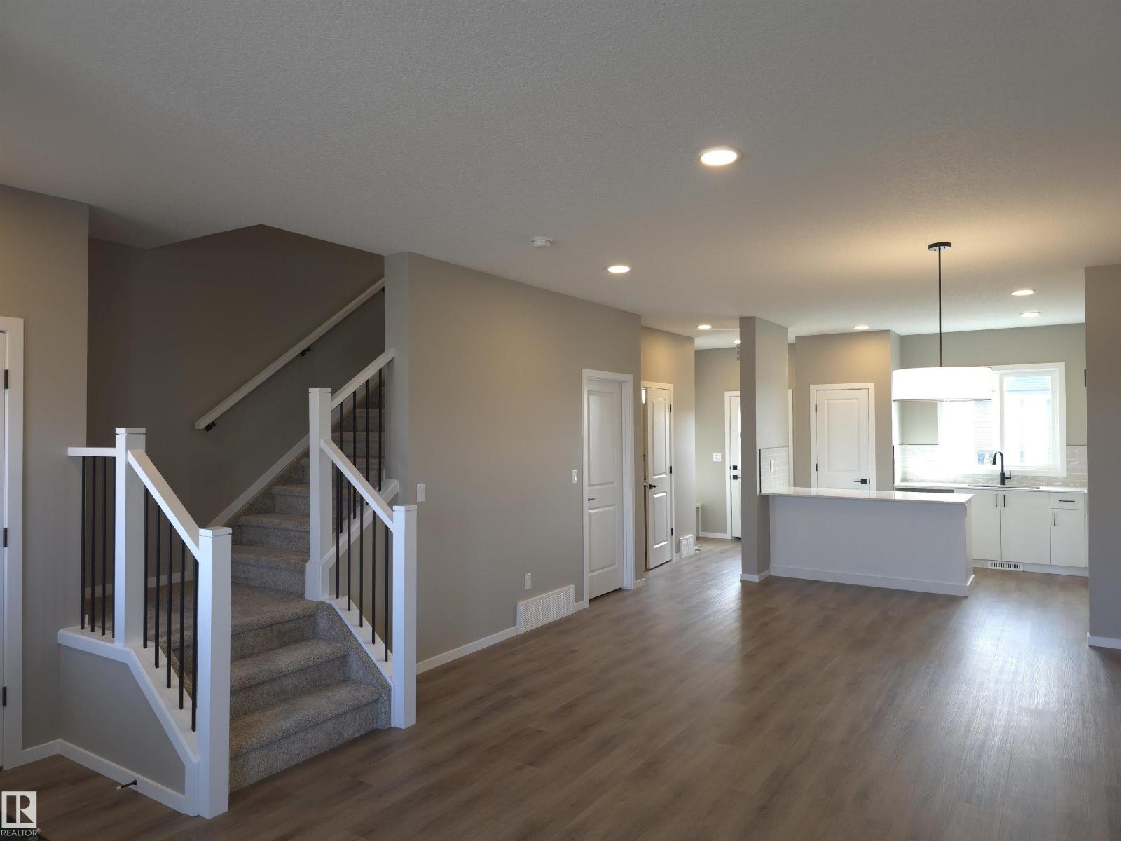 1098 MCLEOD AV, Spruce Grove