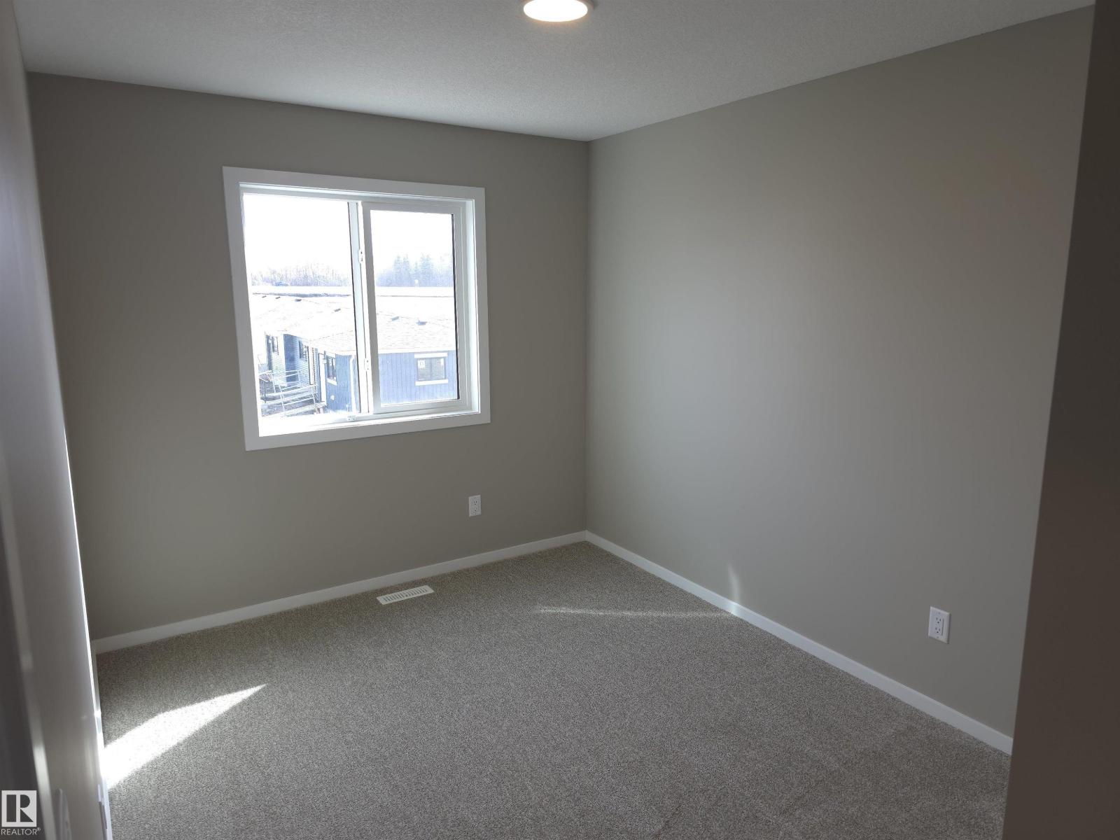 1098 MCLEOD AV, Spruce Grove