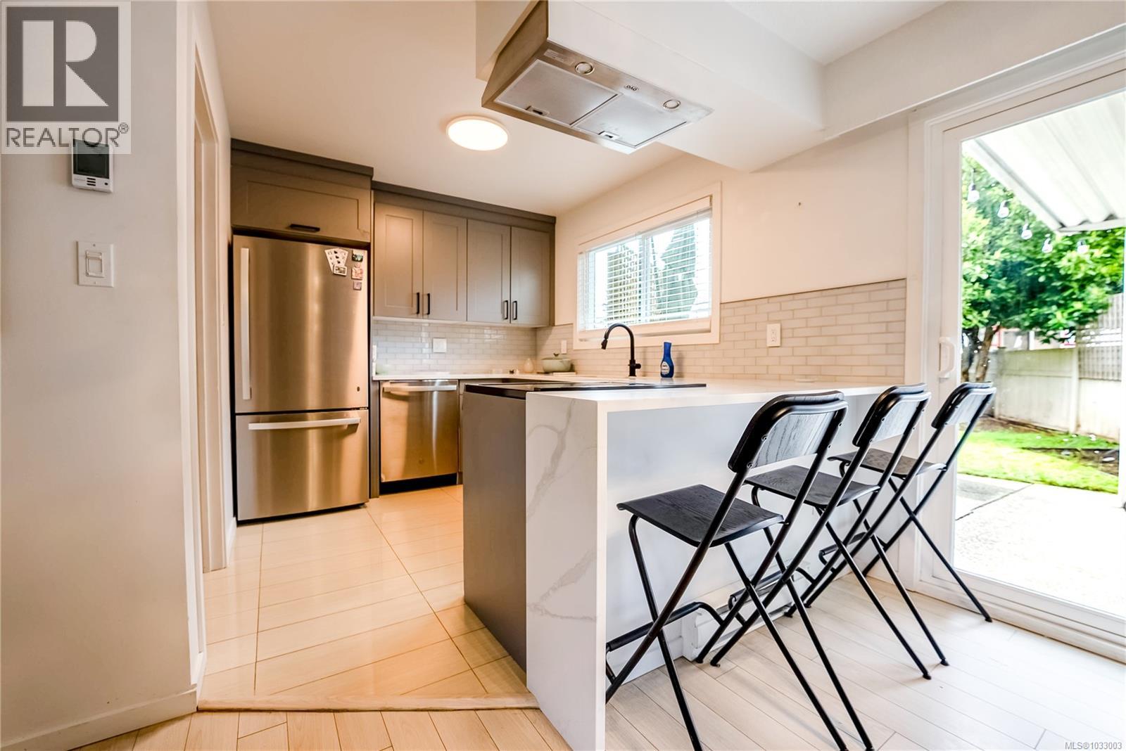 #102 2860 Sooke Lake Rd - 1