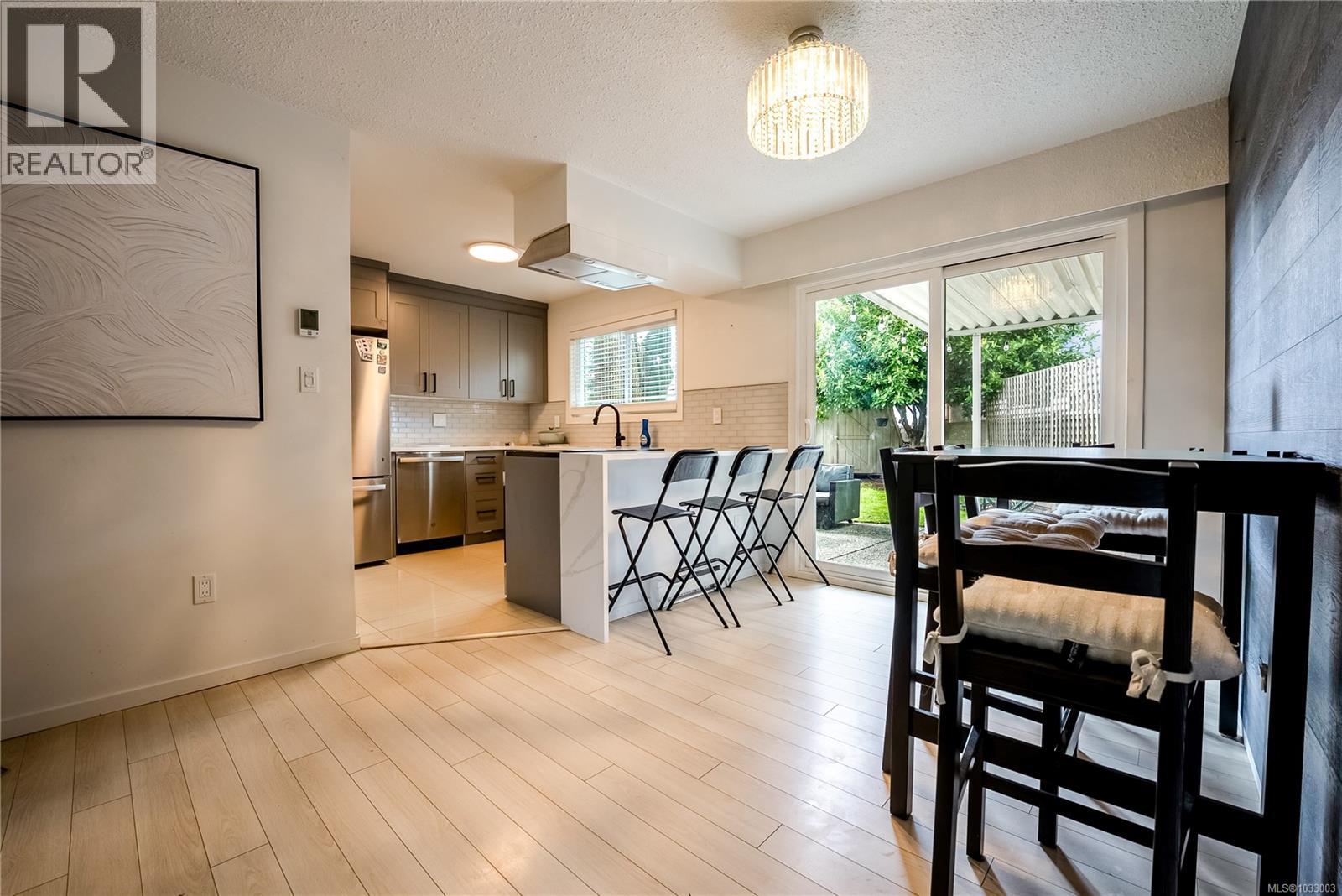 102 2860 Sooke Lake Road, Langford