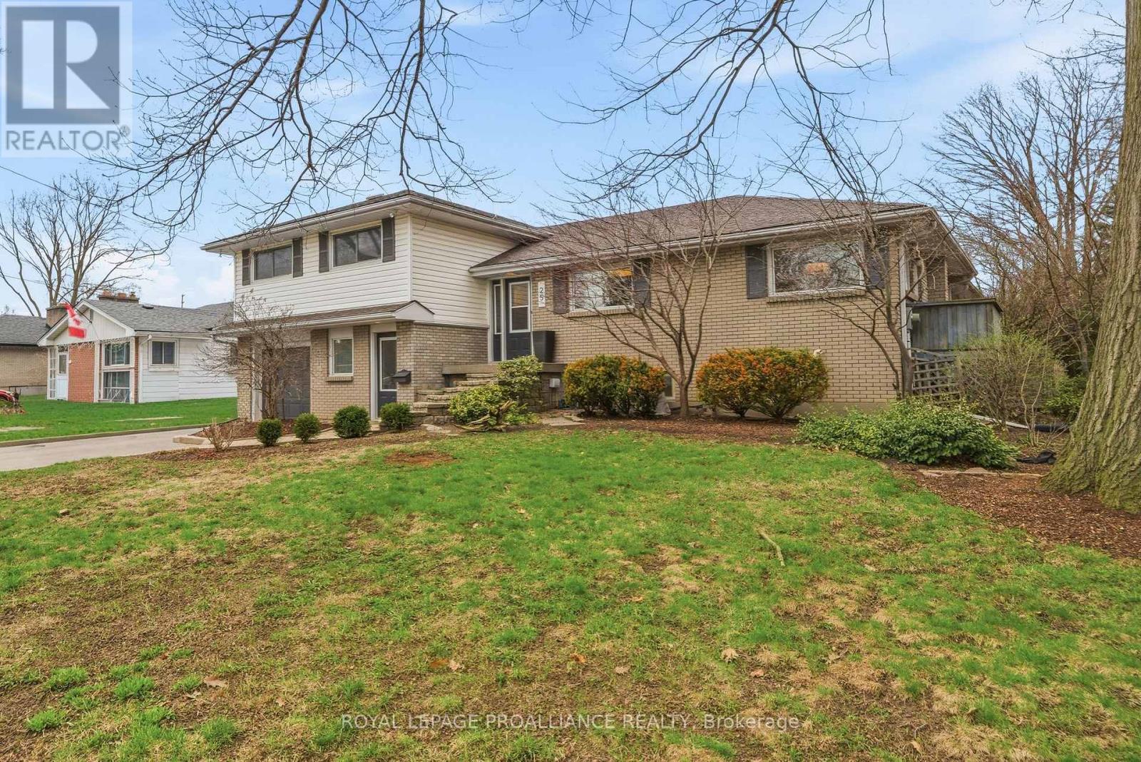 25 SOUTHWOOD CRESCENT - 1