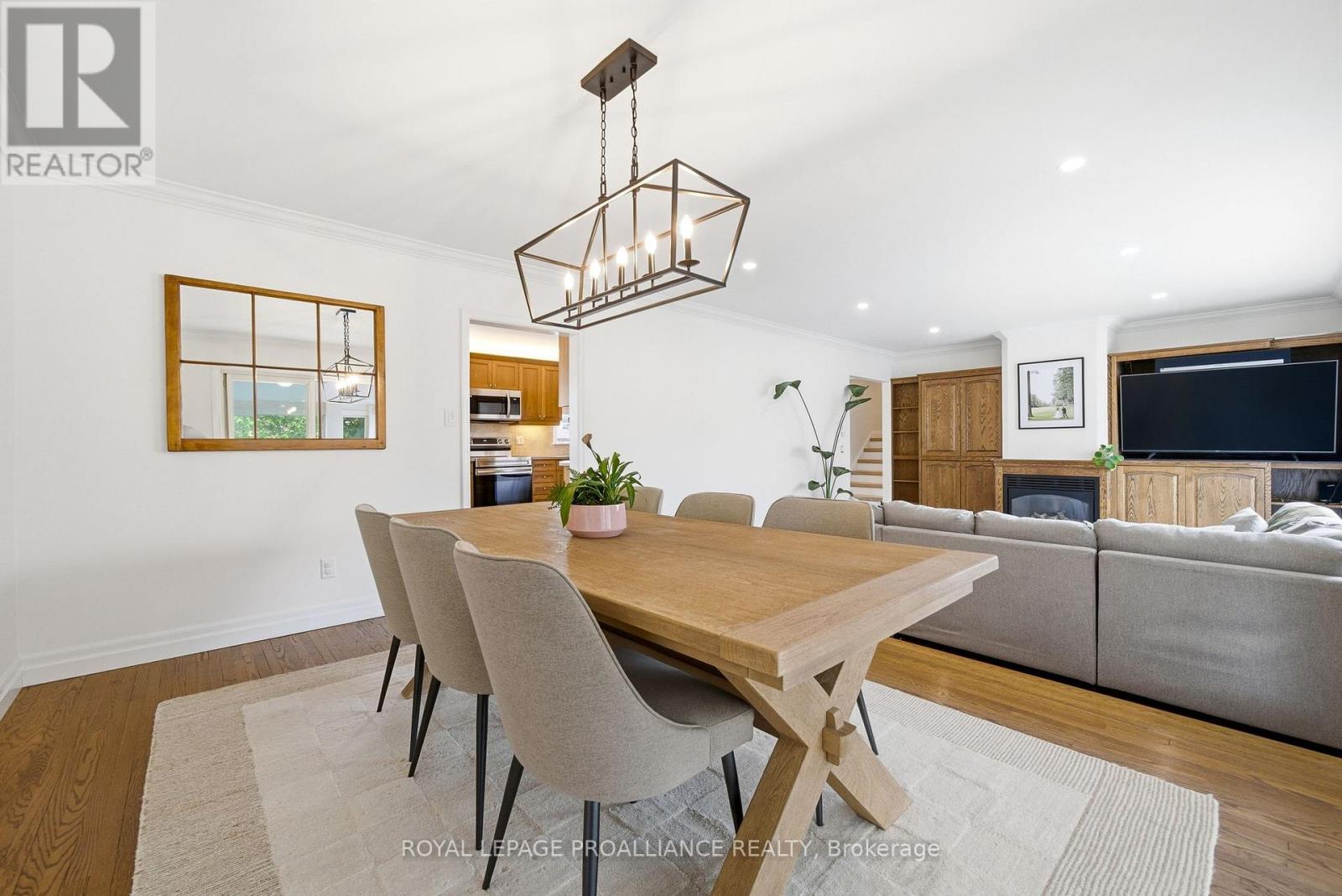 25 SOUTHWOOD CRESCENT — photo 10