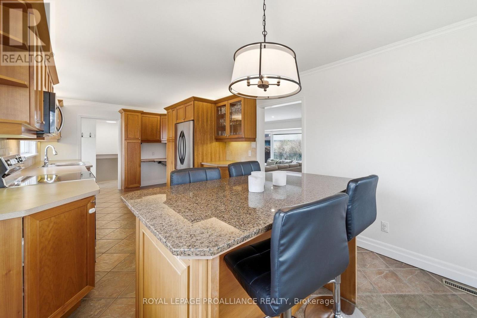 25 SOUTHWOOD CRESCENT — photo 14