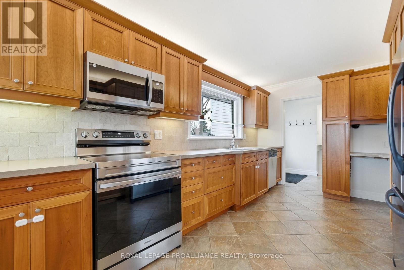 25 SOUTHWOOD CRESCENT — photo 15