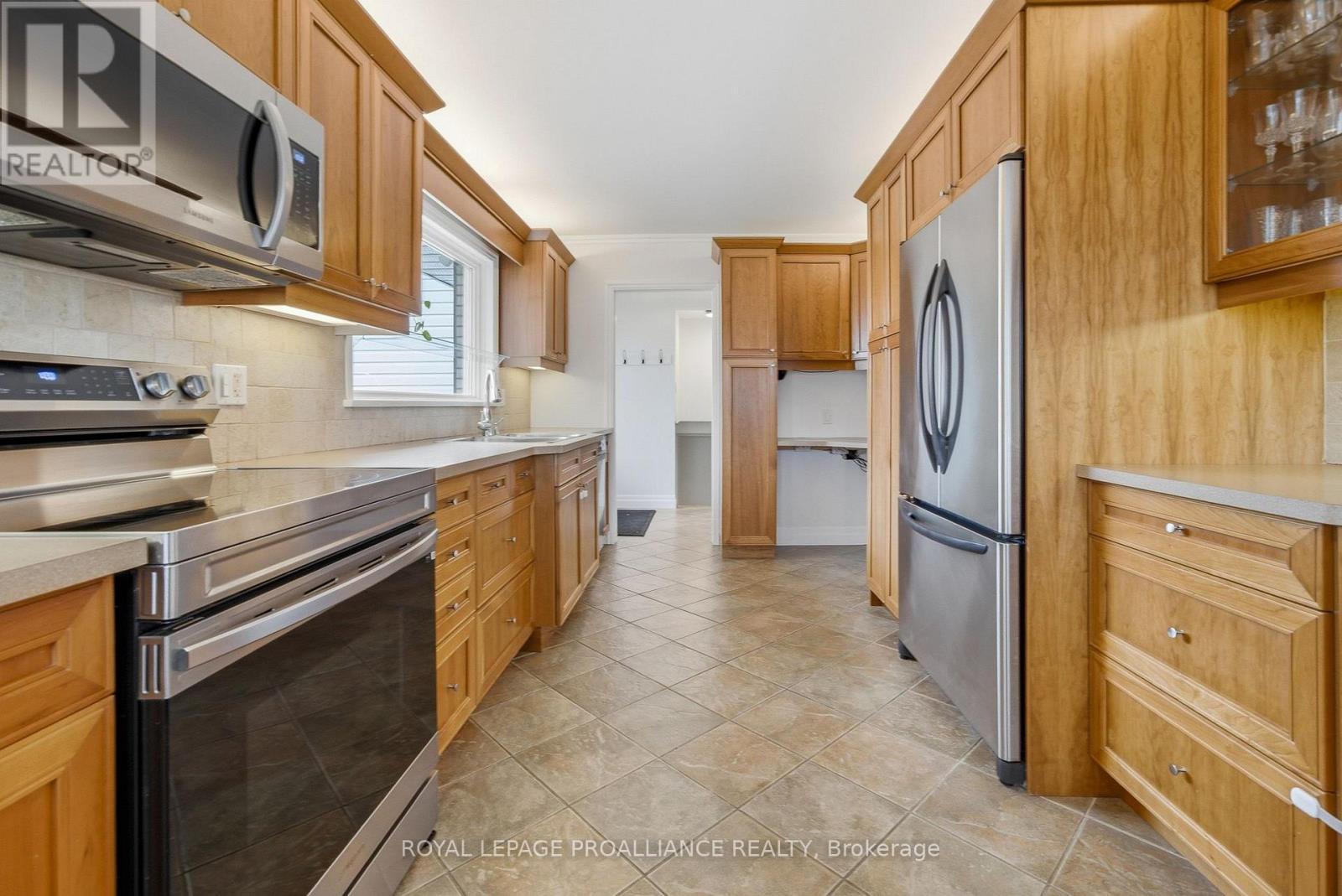 25 SOUTHWOOD CRESCENT — photo 16