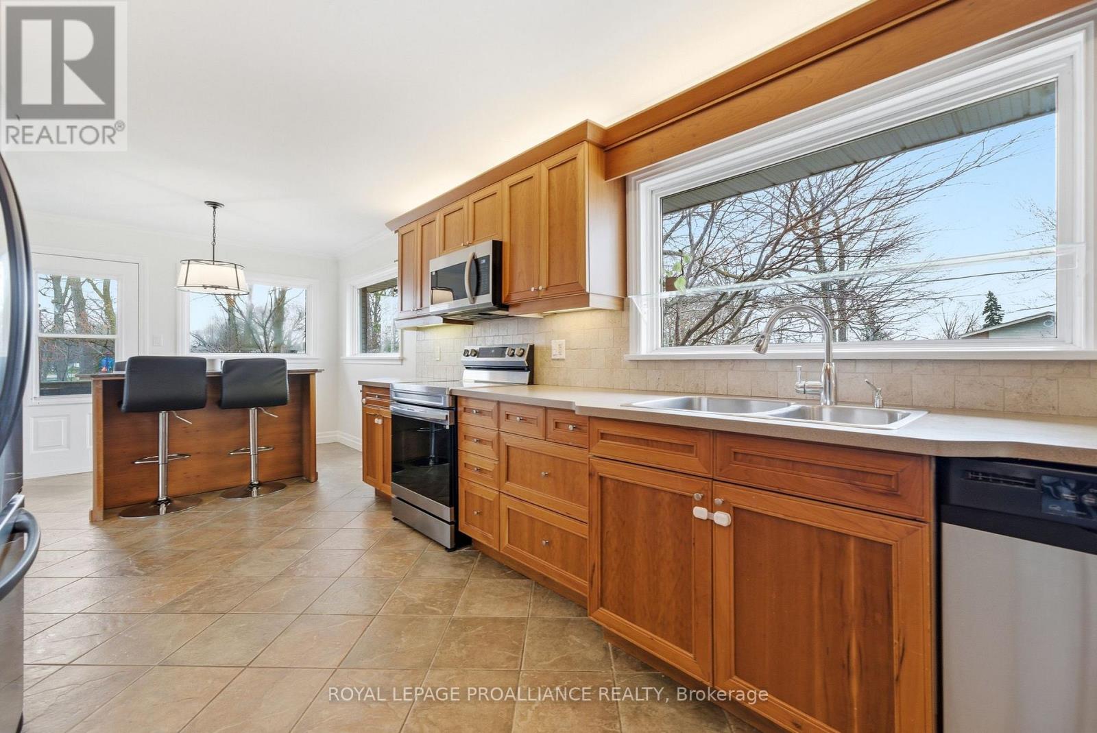 25 SOUTHWOOD CRESCENT — photo 17