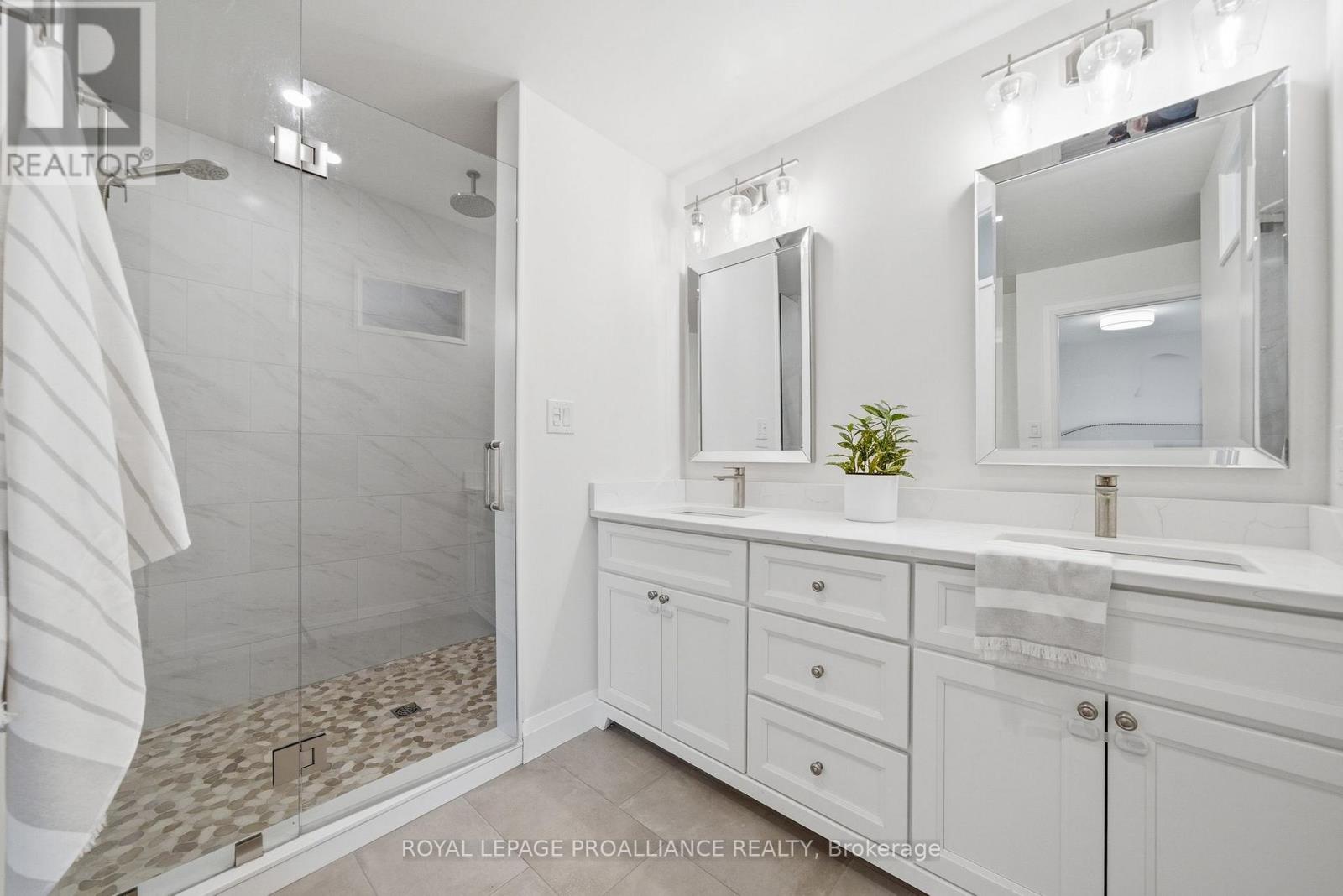 25 SOUTHWOOD CRESCENT — photo 20