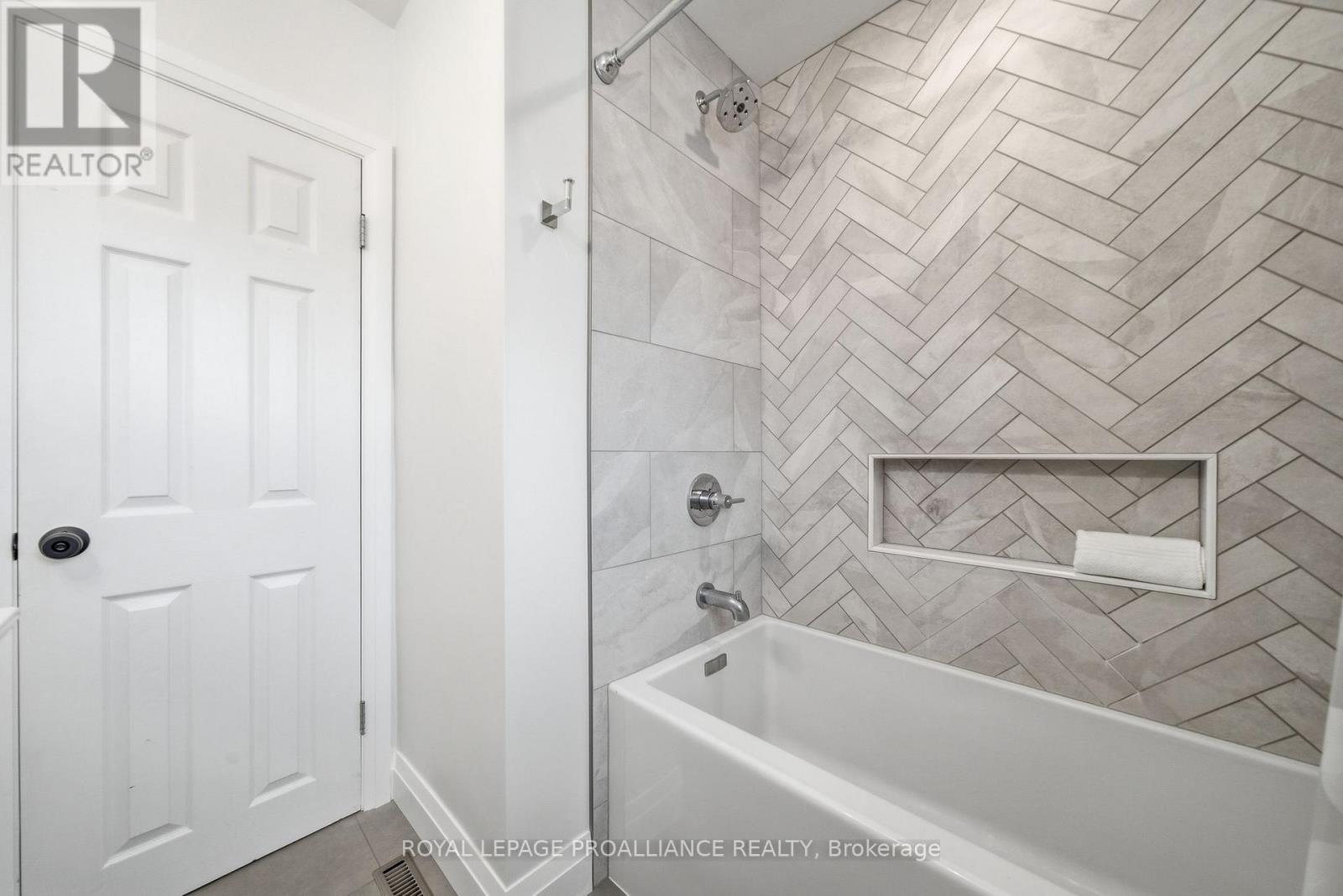 25 SOUTHWOOD CRESCENT — photo 24