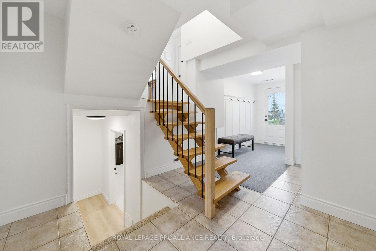 25 SOUTHWOOD CRESCENT — photo 25