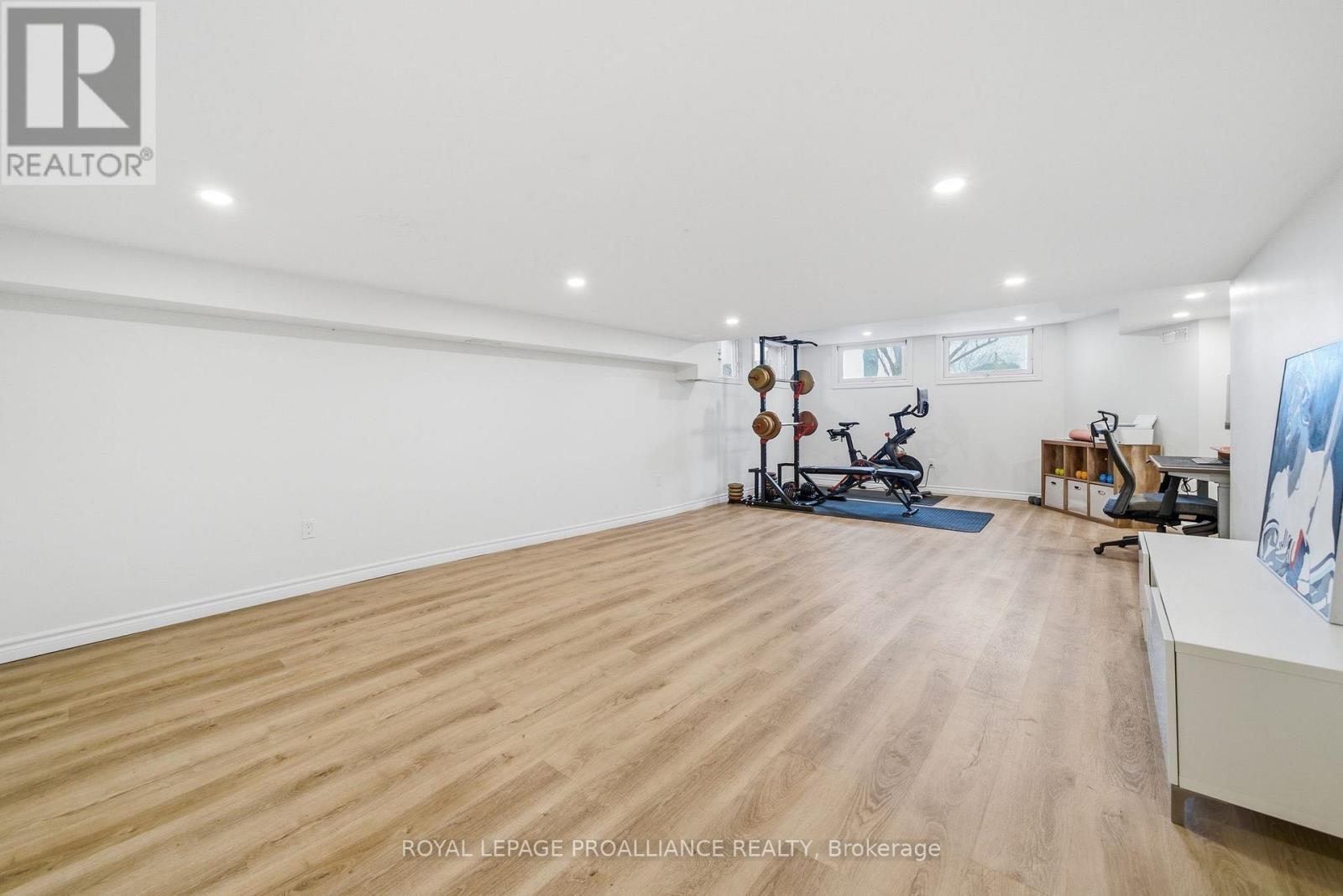 25 SOUTHWOOD CRESCENT — photo 32