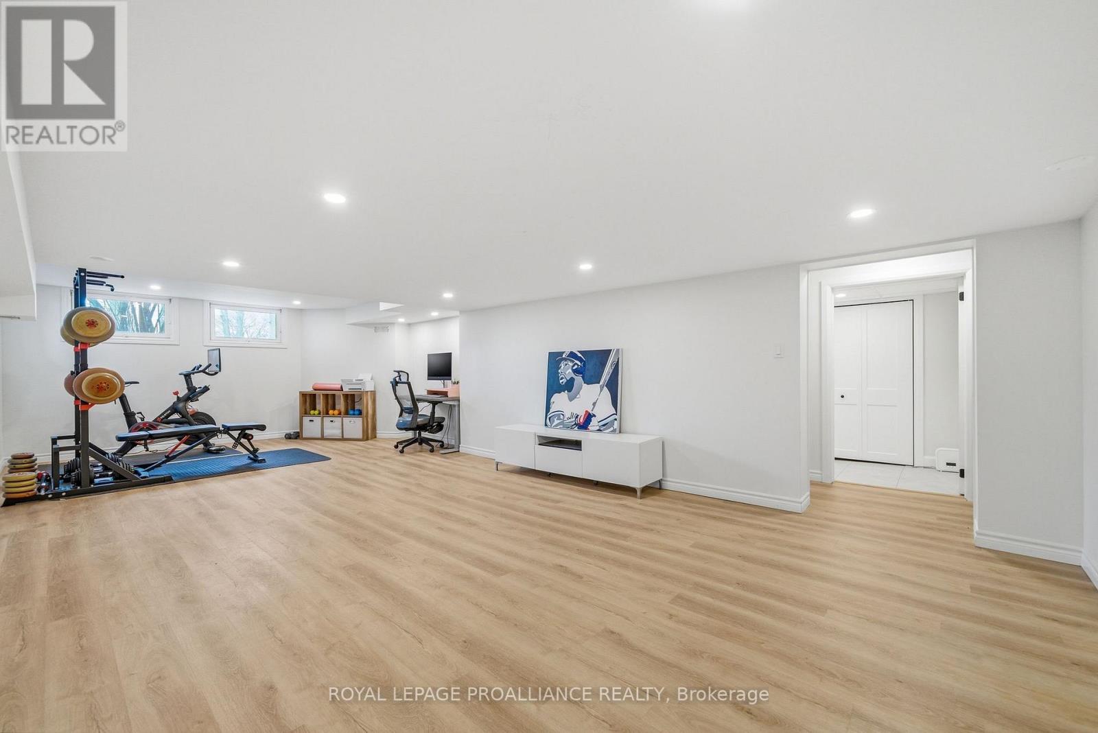 25 SOUTHWOOD CRESCENT — photo 34