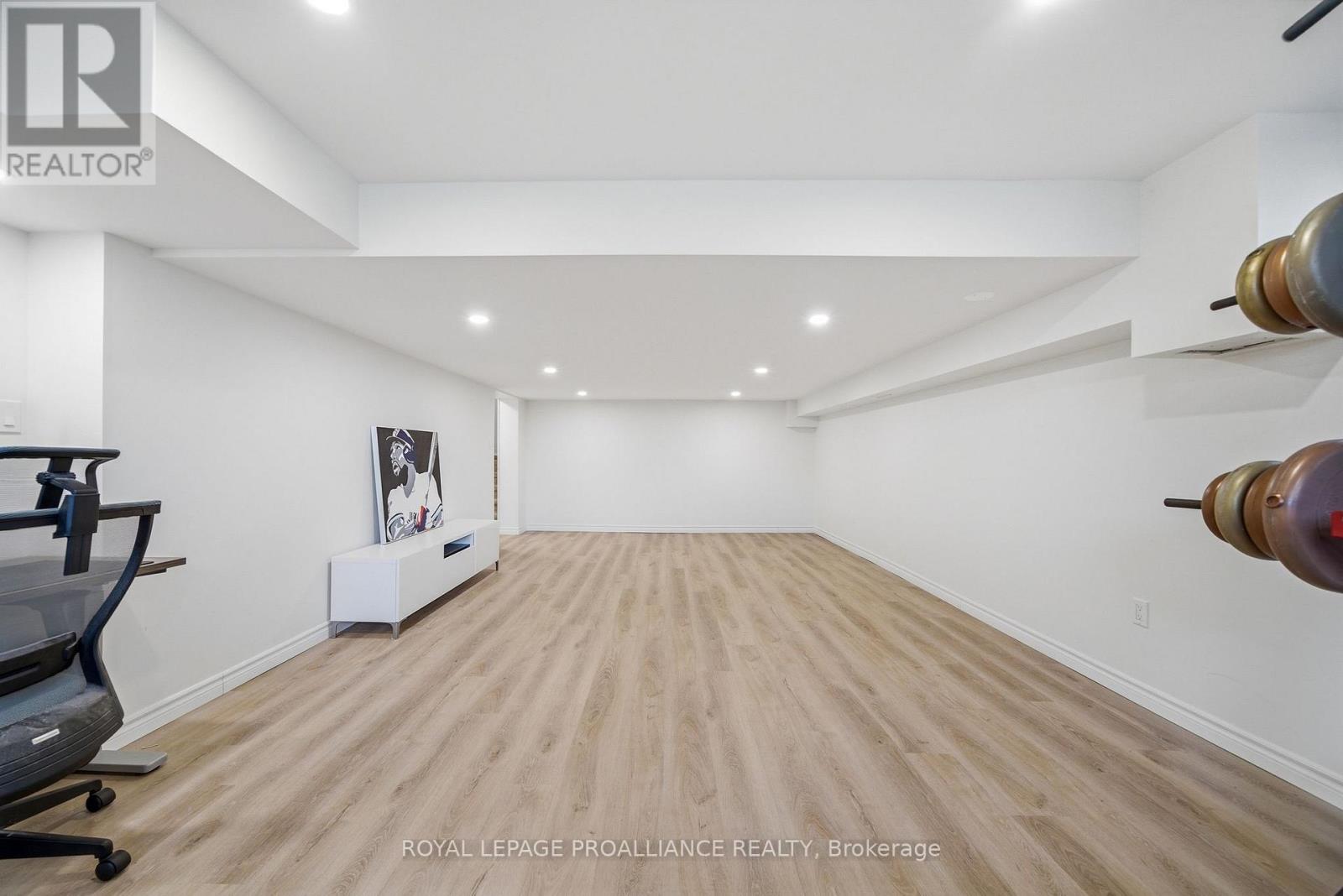 25 SOUTHWOOD CRESCENT — photo 35